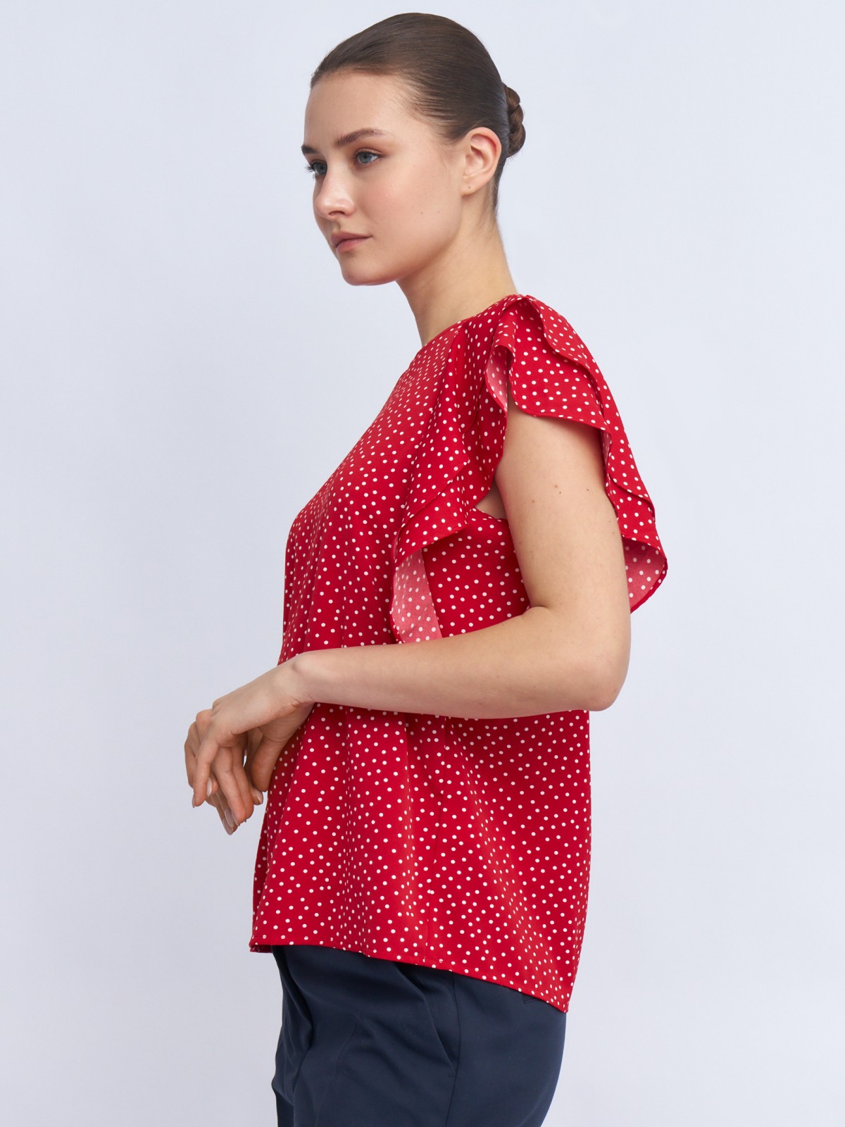 Топ-блузка в горошек с воланами на рукавах