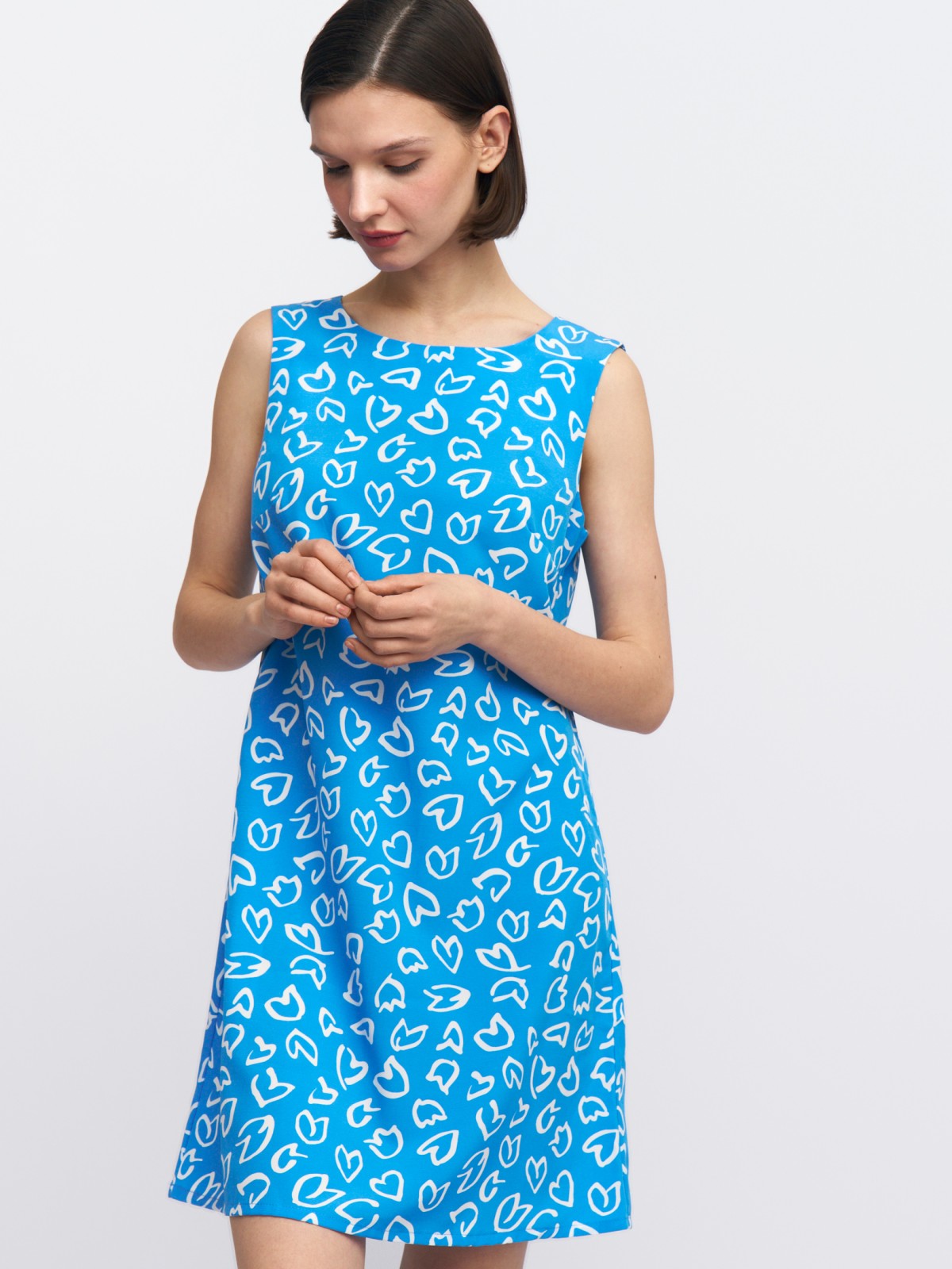 Платье мини без рукавов с вырезом на спине