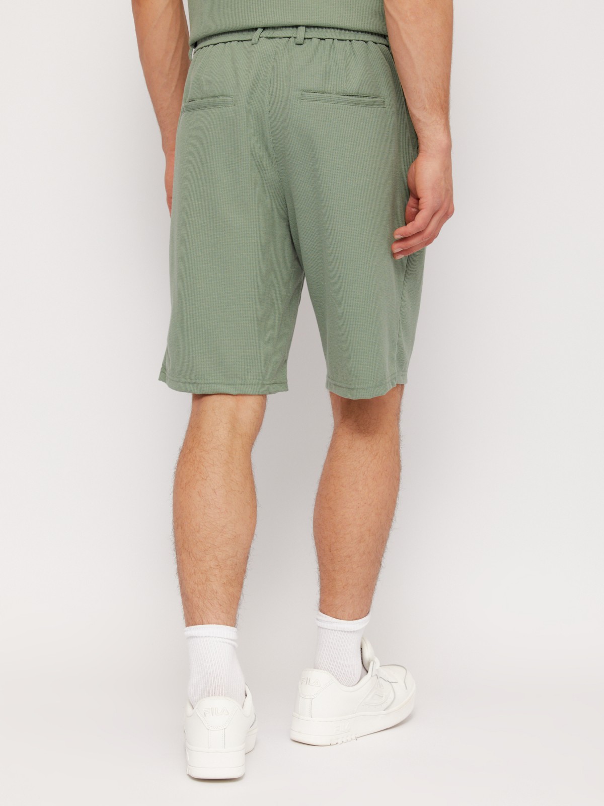 Трикотажные шорты на резинке