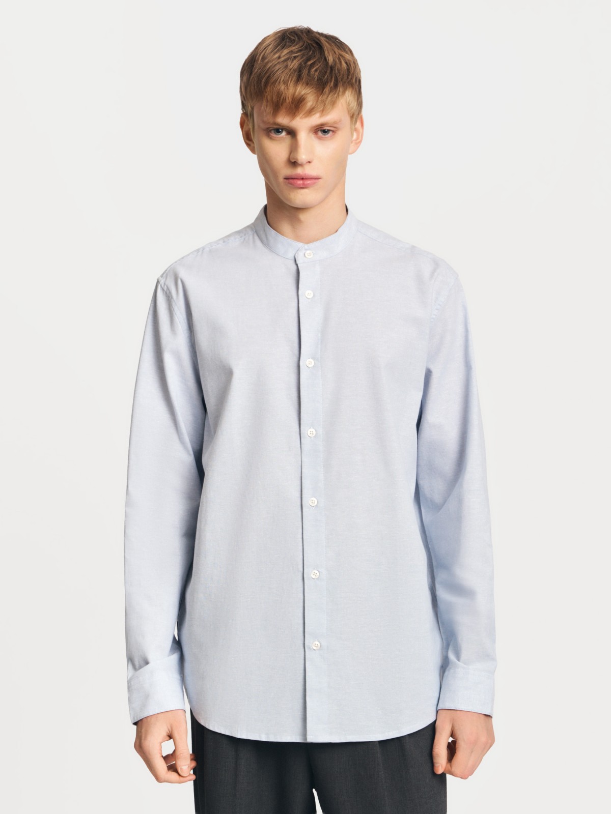 Льняная рубашка с воротником-стойкой