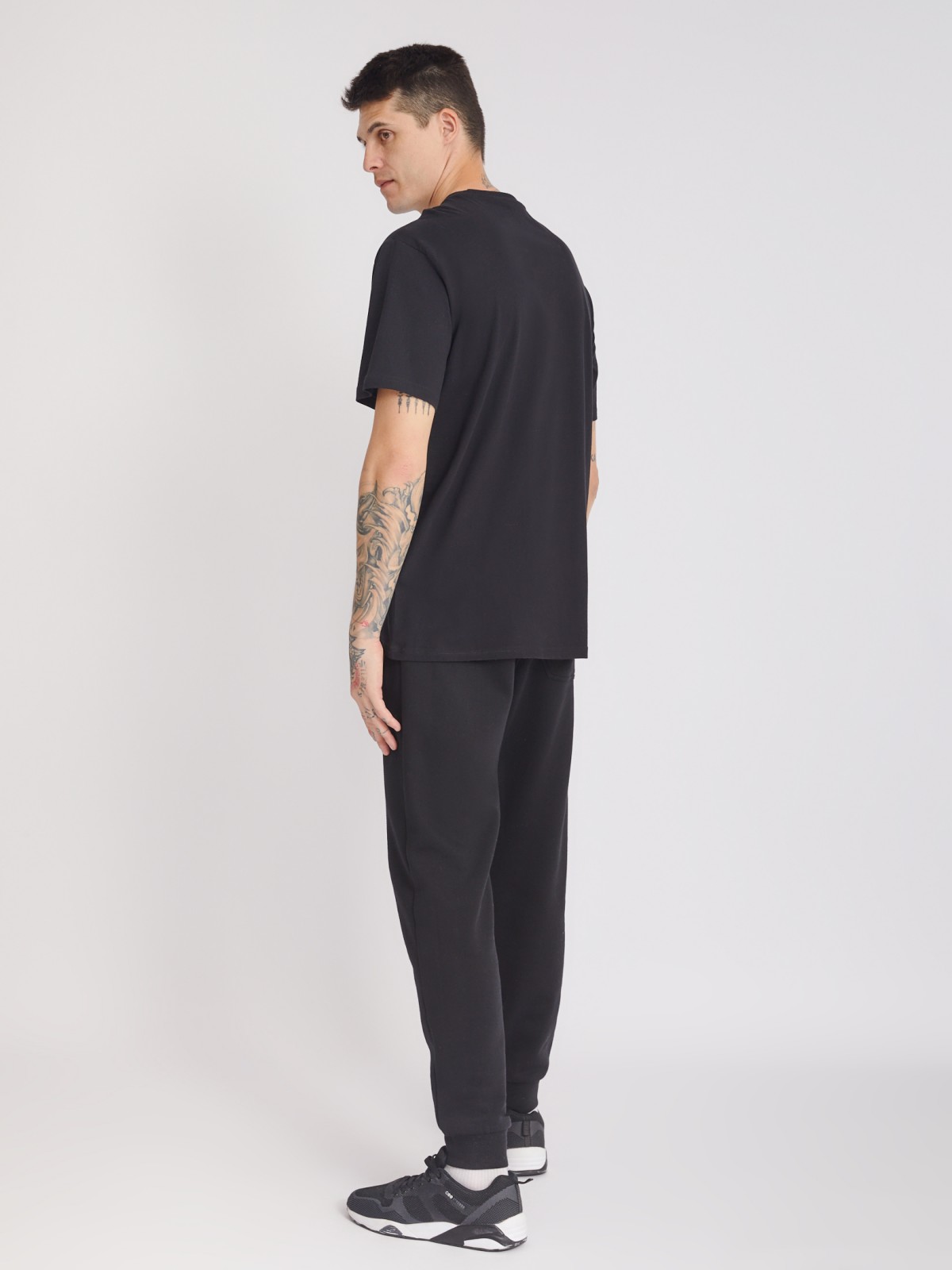 Футболка из хлопка с акцентными принтами