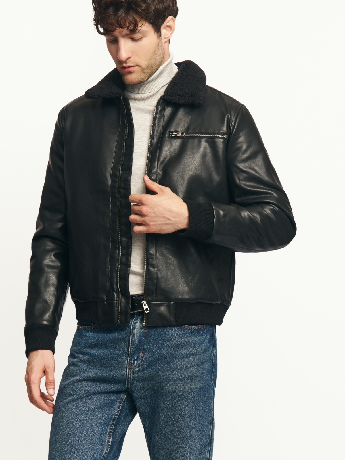 Тёплая куртка-бомбер из экокожи