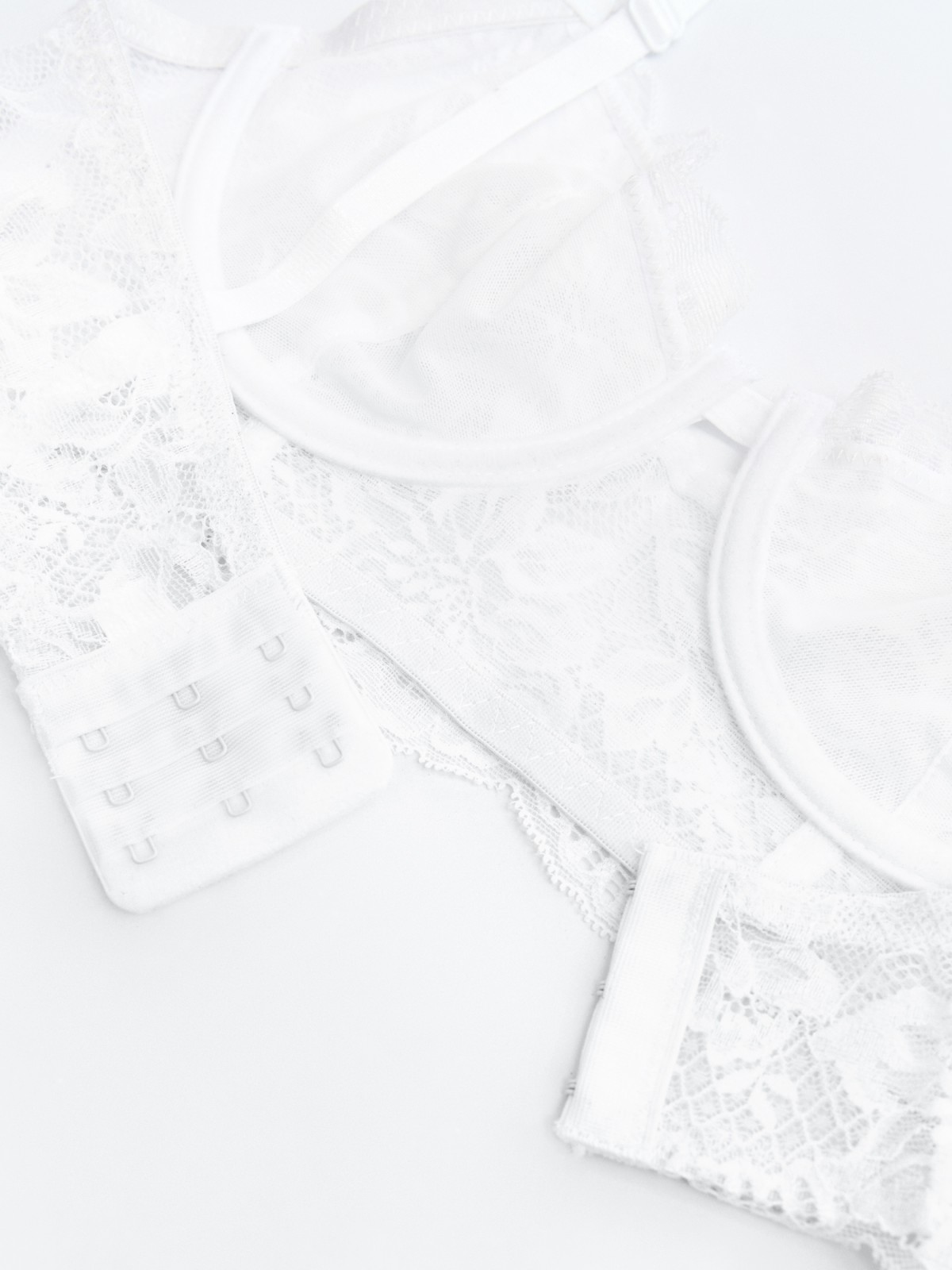 Мягкий бюстгальтер-бюстье на косточках с кружевом