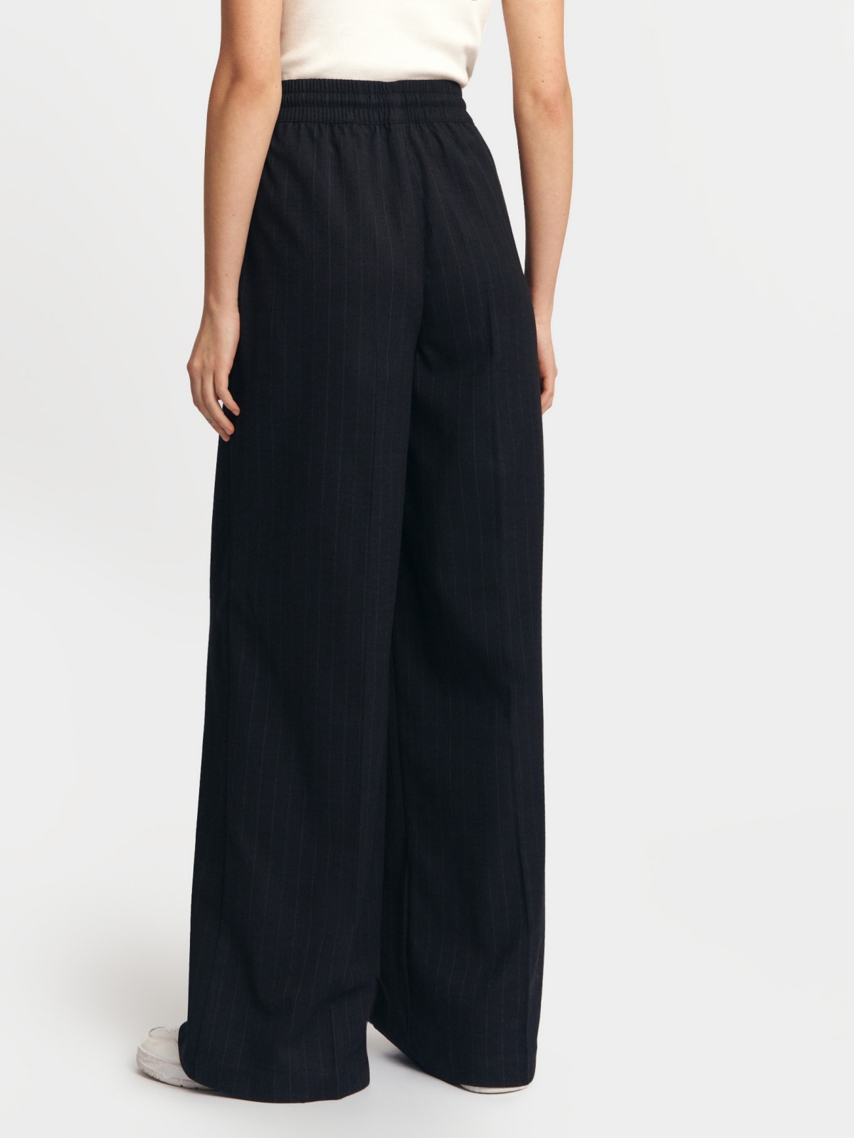 Брюки прямого фасона на резинке со стрелками