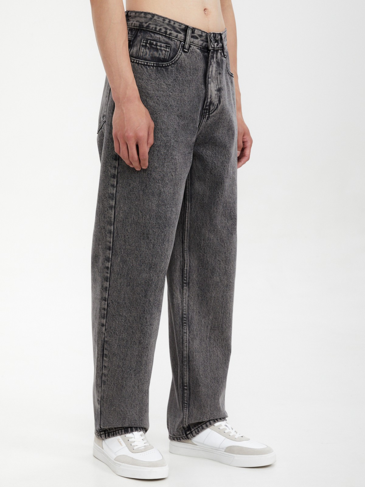 Джинсы фасона Loose