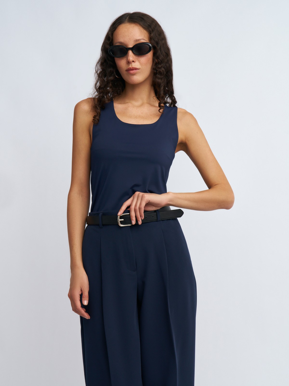 Бесшовный топ-майка без рукавов