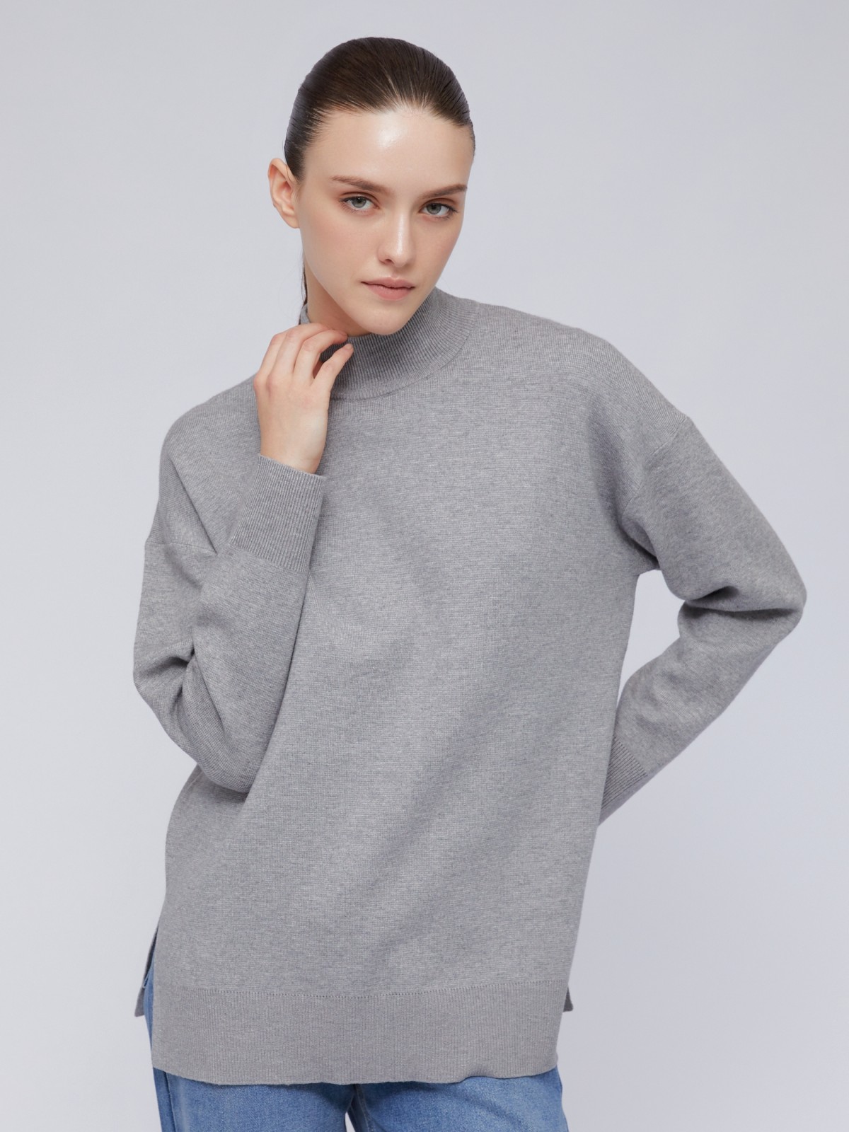 Трикотажный свитер-водолазка с воротником-стойкой 1499₽