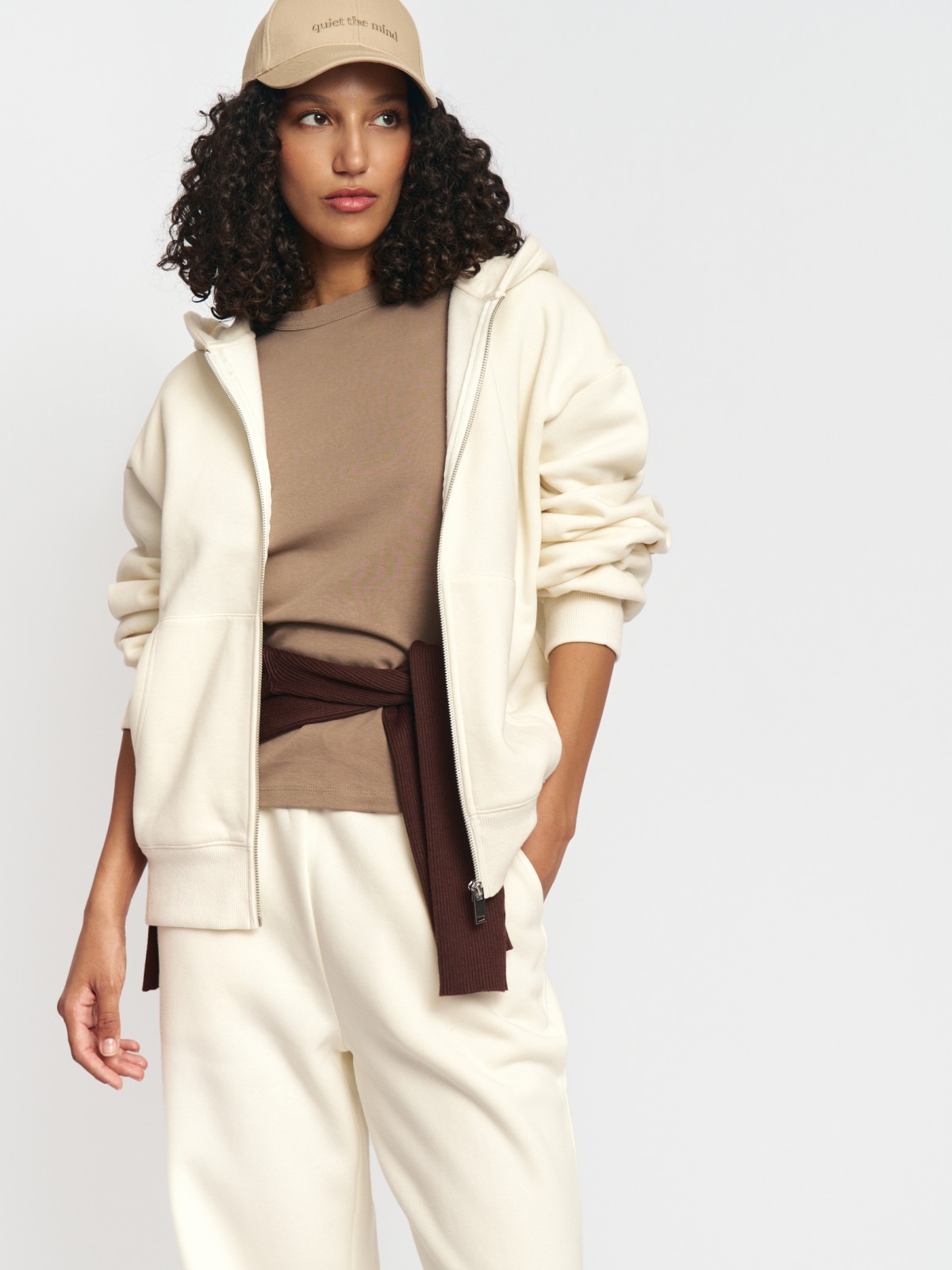 Утеплённая толстовка на молнии с начёсом и капюшоном