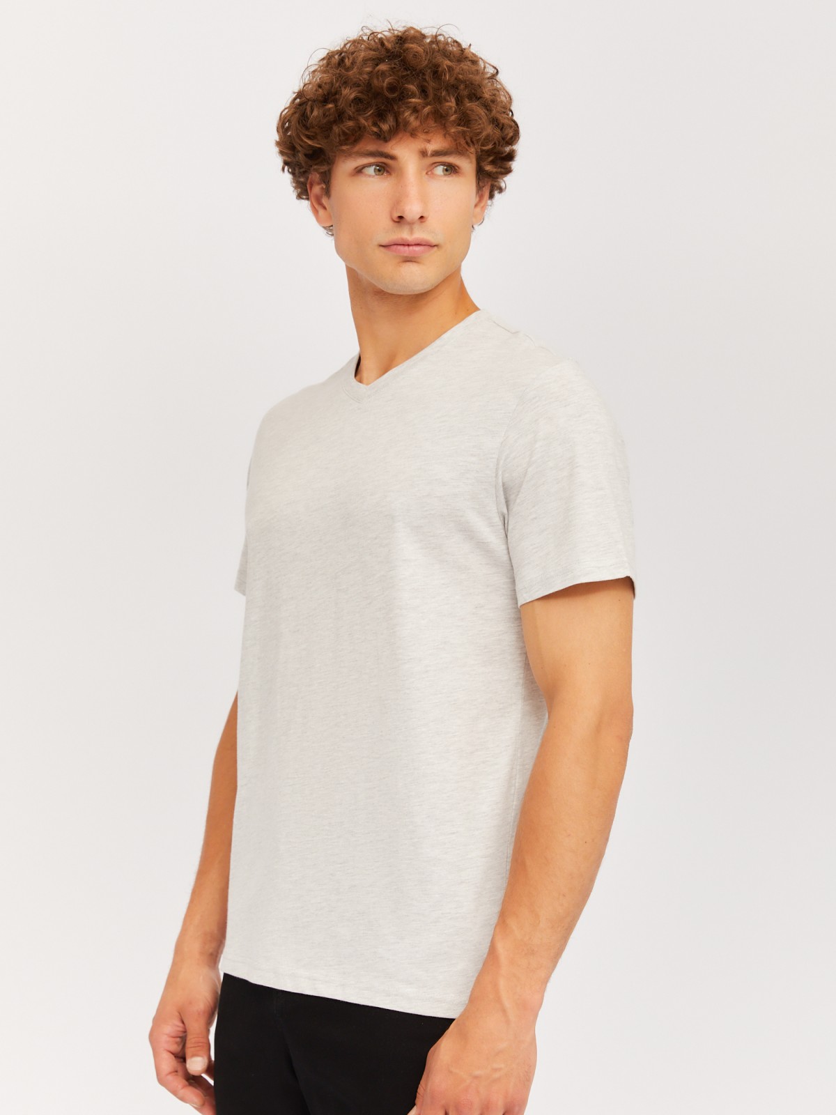 Трикотажная футболка с треугольным вырезом