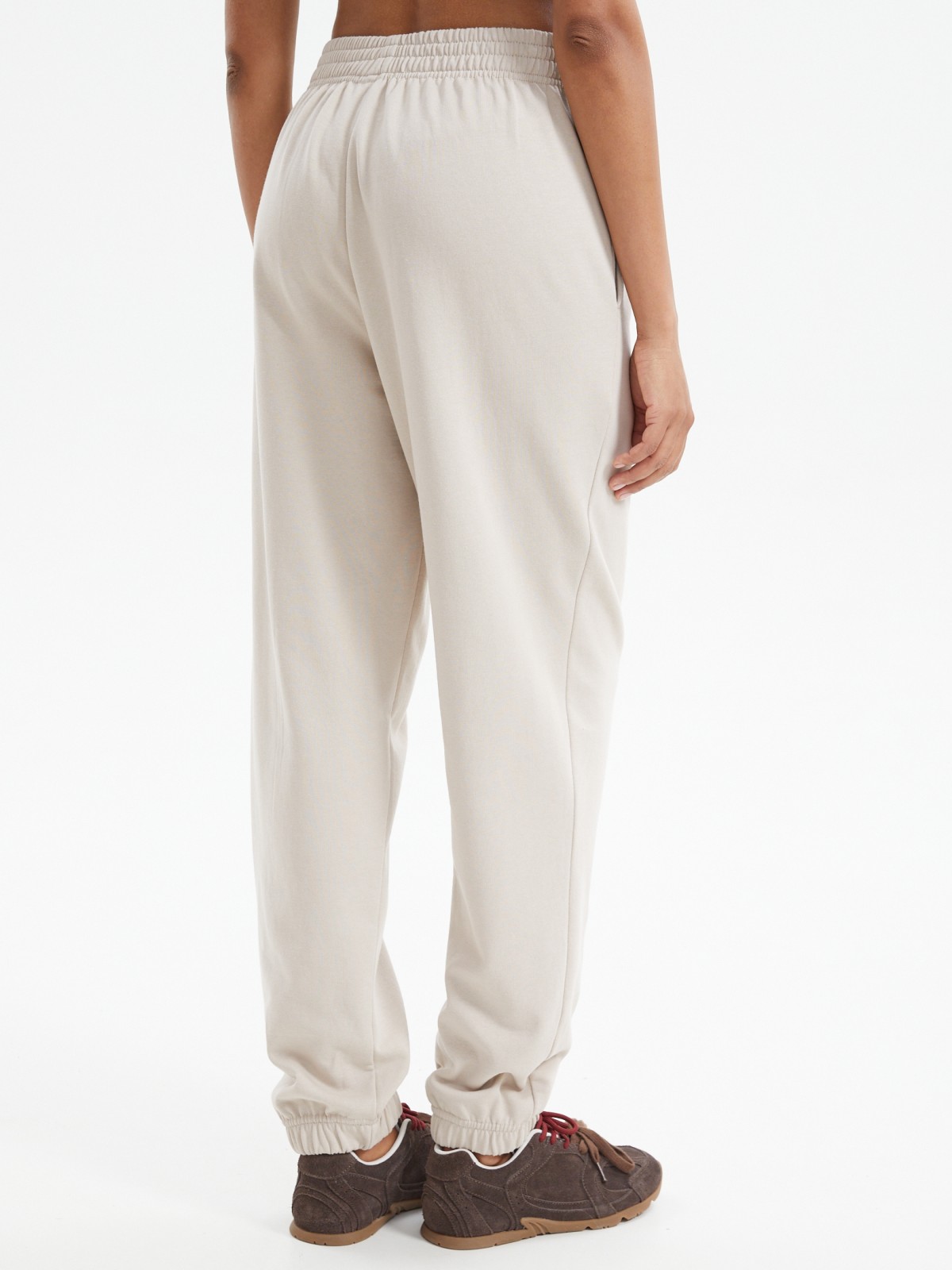 Утеплённые брюки-джоггеры из хлопка на резинке