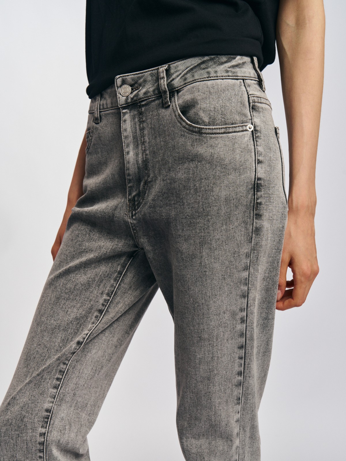 Джинсы силуэта Bootcut со средней посадкой