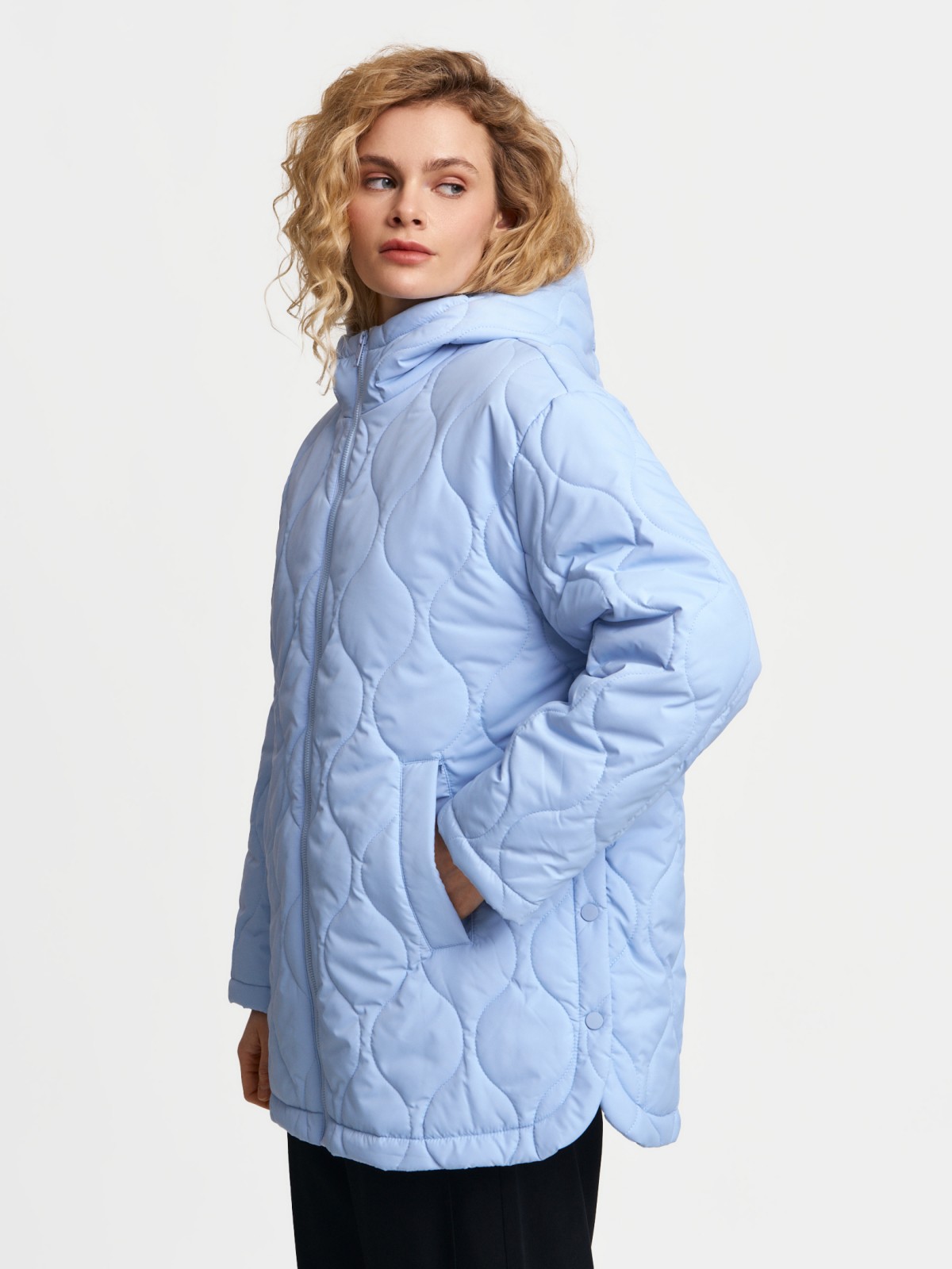 Стёганая куртка с капюшоном на синтепоне