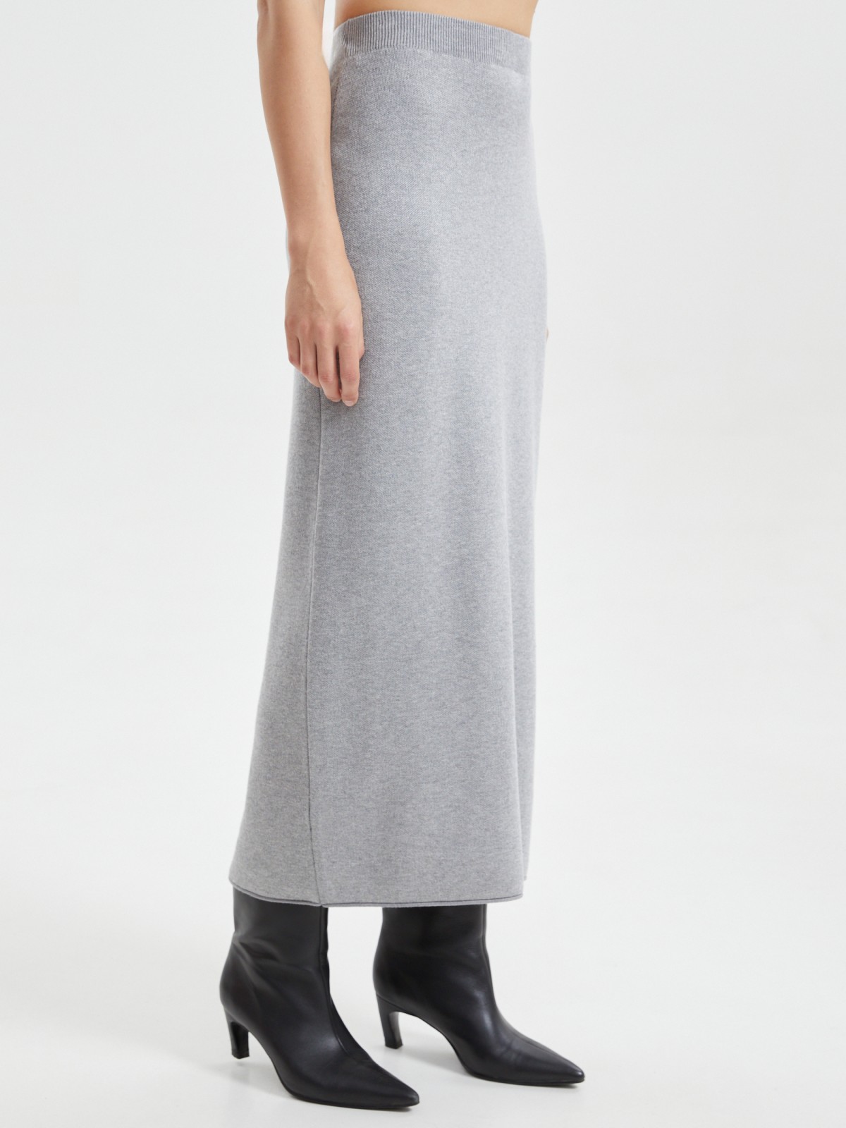 Трикотажная юбка миди с разрезом