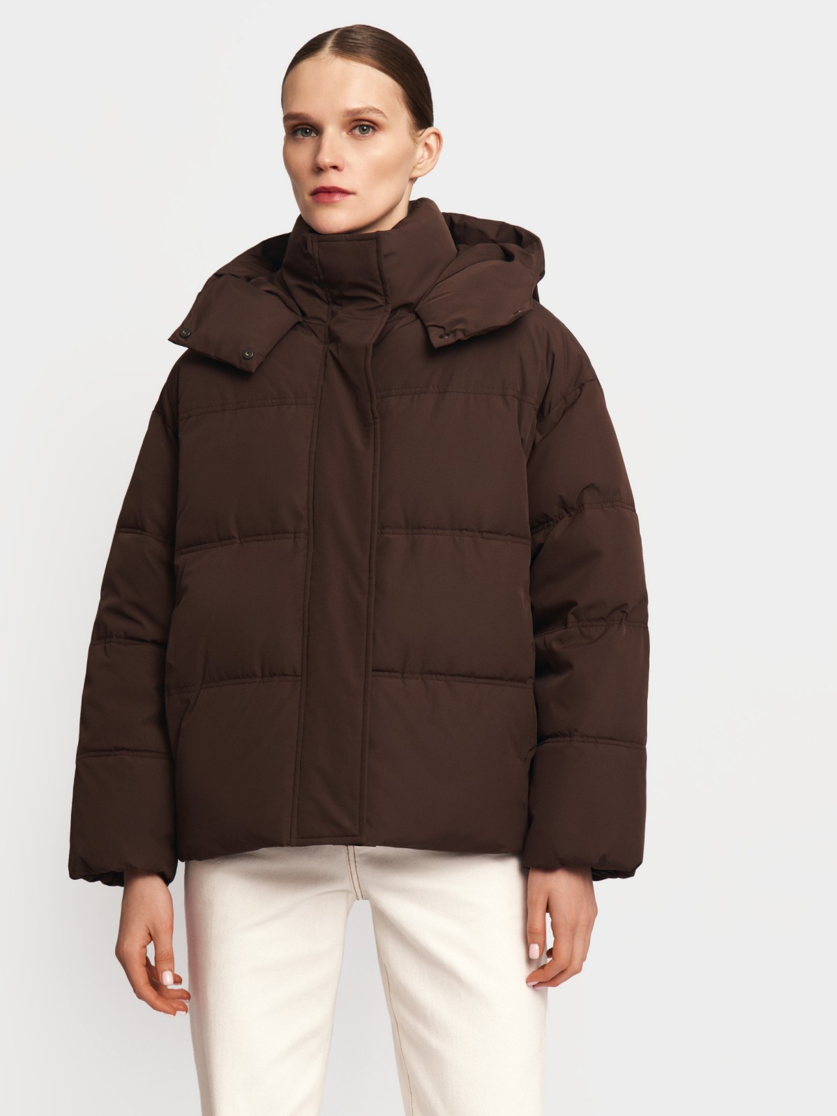 Тёплая укороченная куртка оверсайз с капюшоном