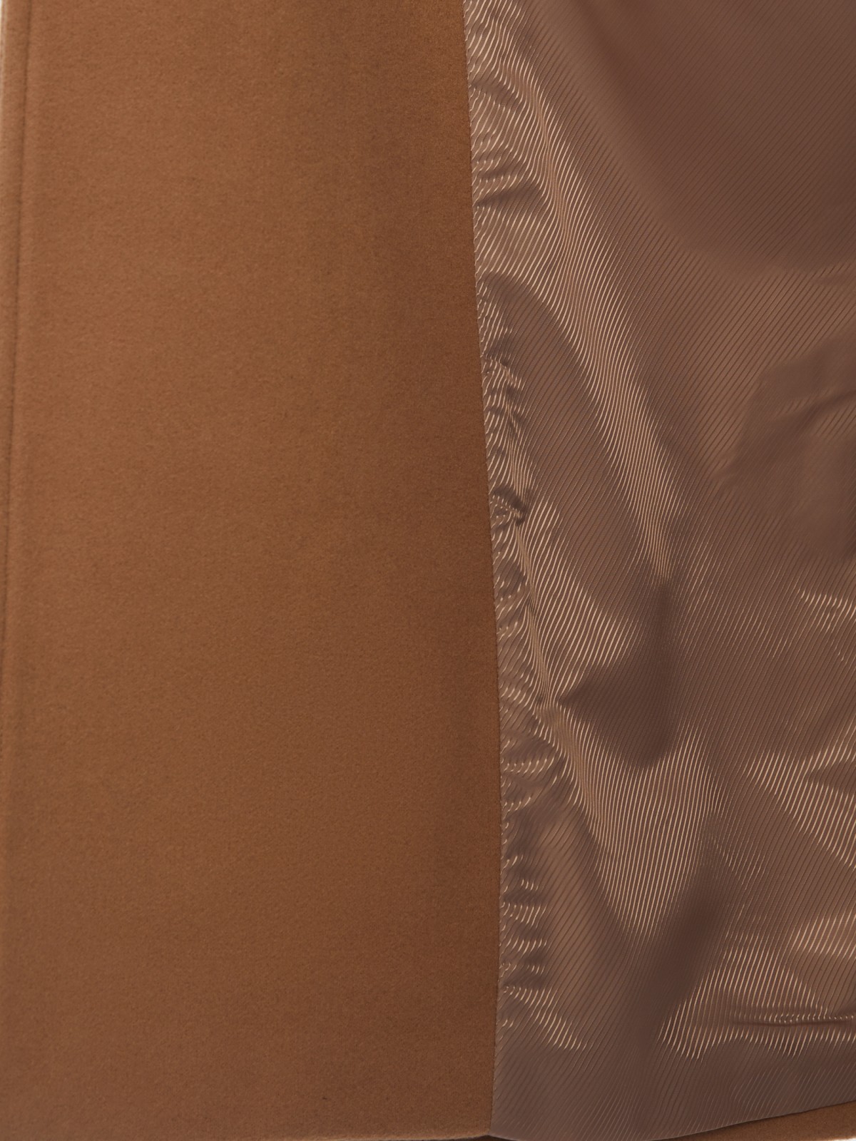 Длинное пальто оверсайз силуэта без утеплителя на пуговицах с поясом