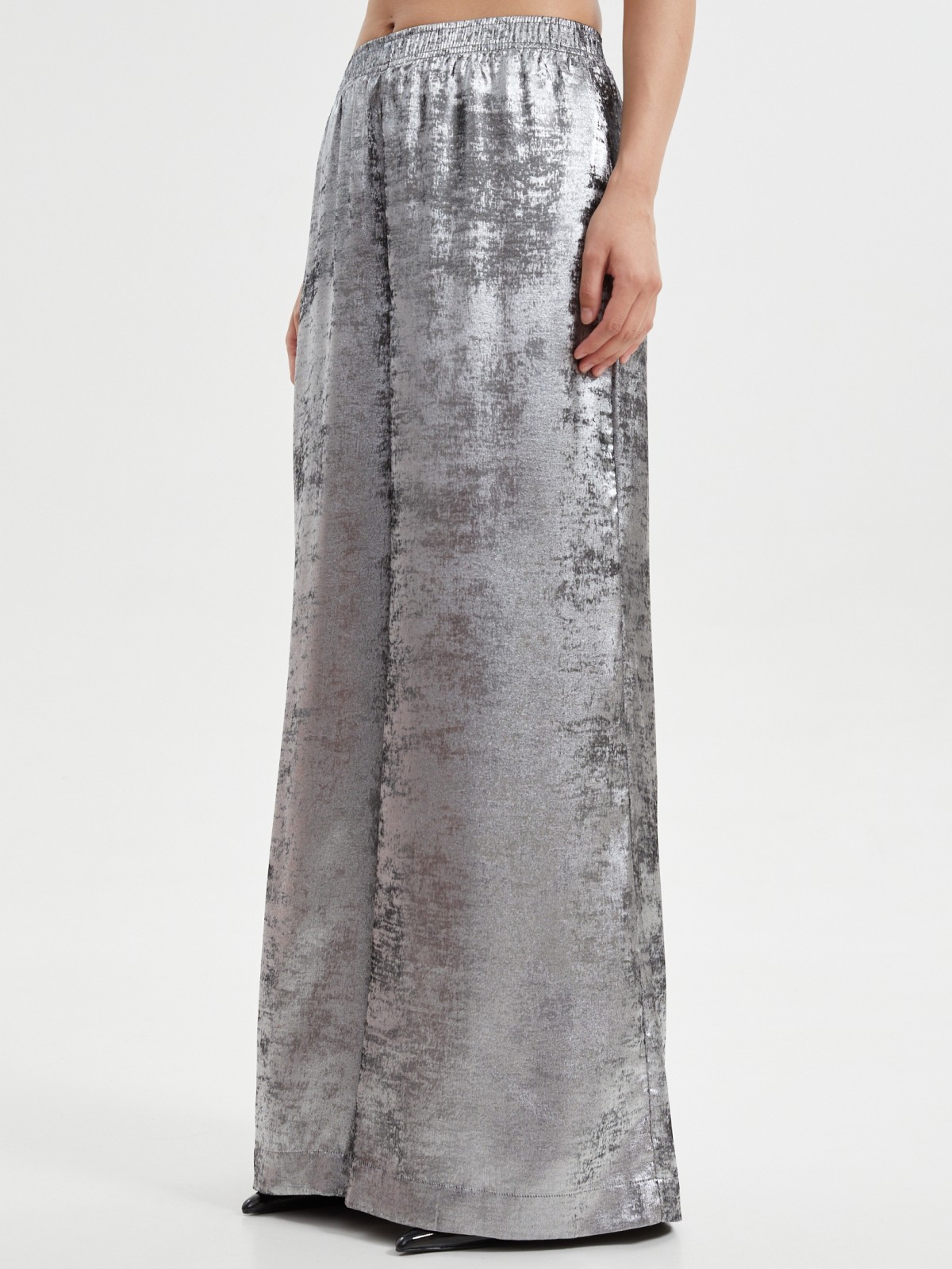 Брюки на резинке с серебряным блеском