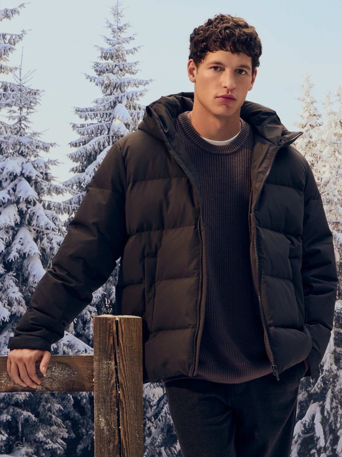 Тёплый стёганый пуховик на молнии с капюшоном