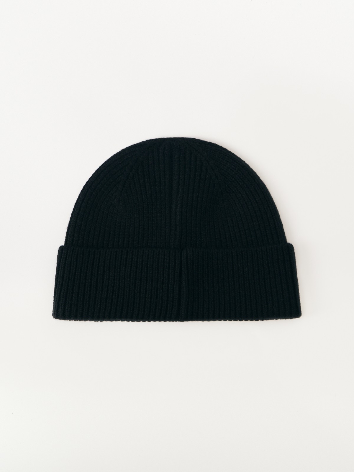 Вязаная шапка-бини с шерстью