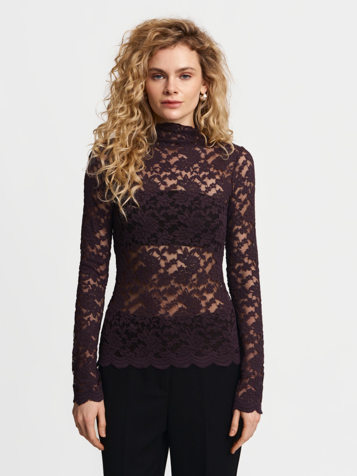Кружевной лонгслив с длинным рукавом