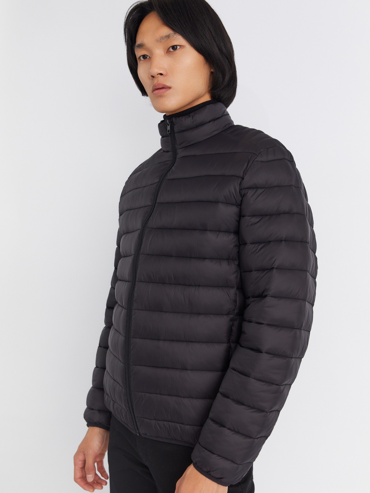 Лёгкая утеплённая стёганая куртка на молнии с воротником-стойкой zolla 013335102064, цвет черный, размер S - фото 3