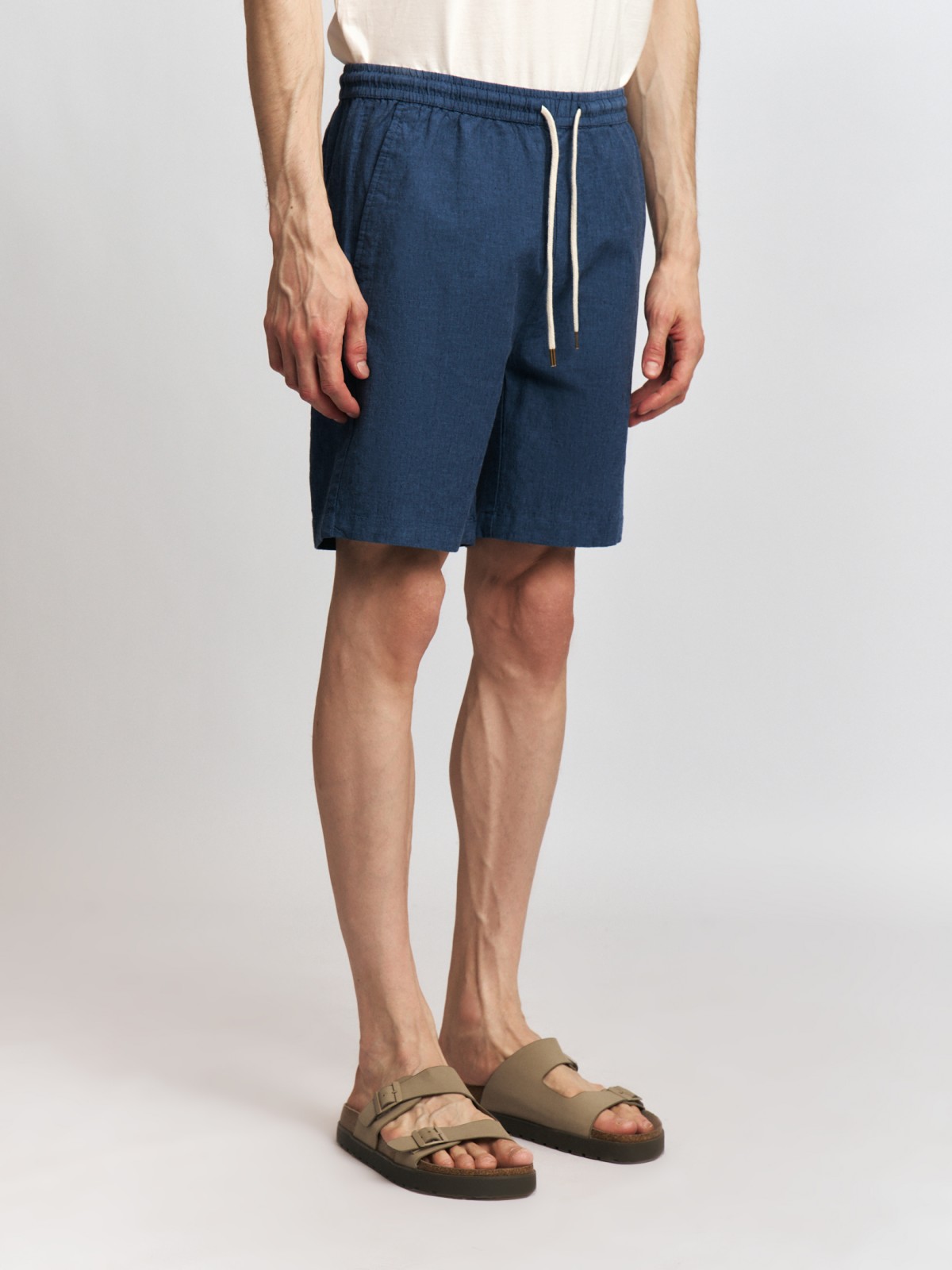 Удлинённые льняные шорты на резинке