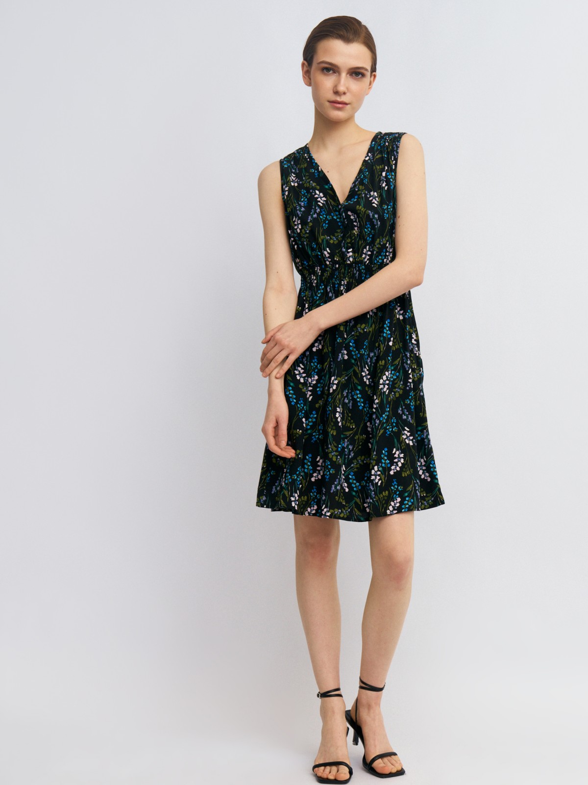 Платье без рукавов из вискозы с цветочным принтом