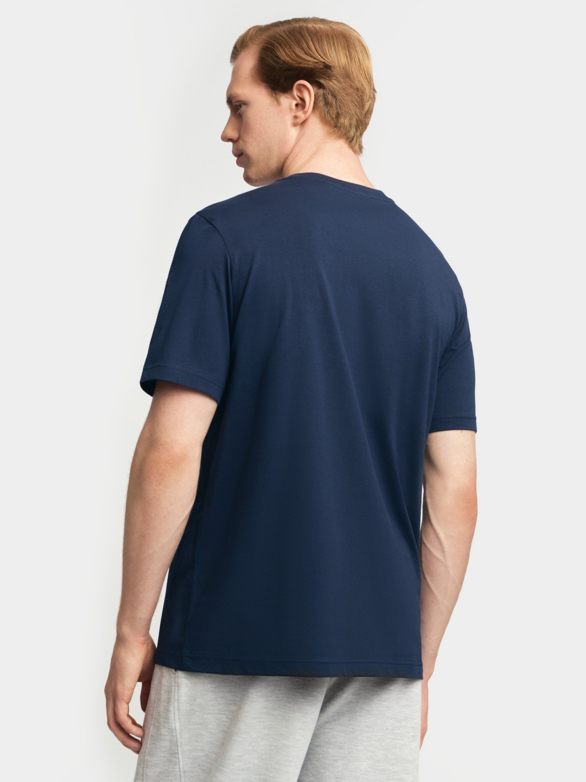 Однотонная футболка из хлопка