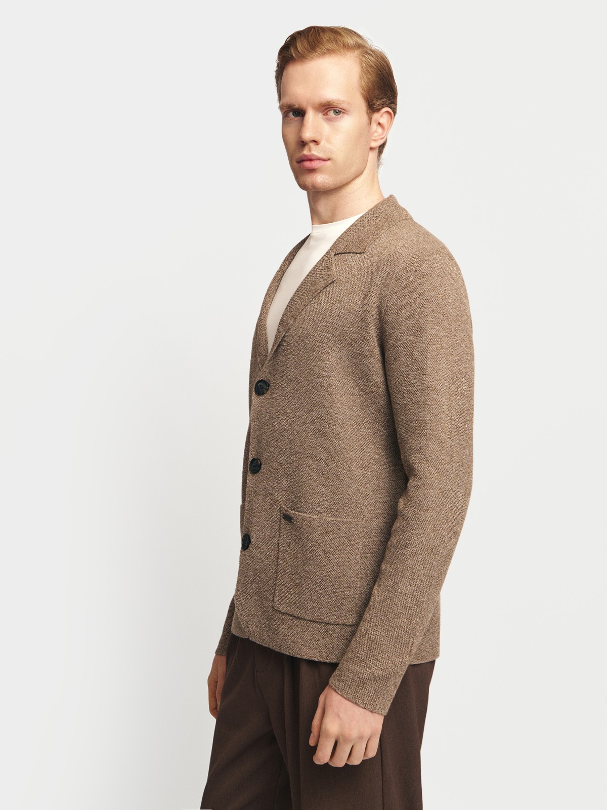 Вязаный кардиган на пуговицах с воротником и карманами