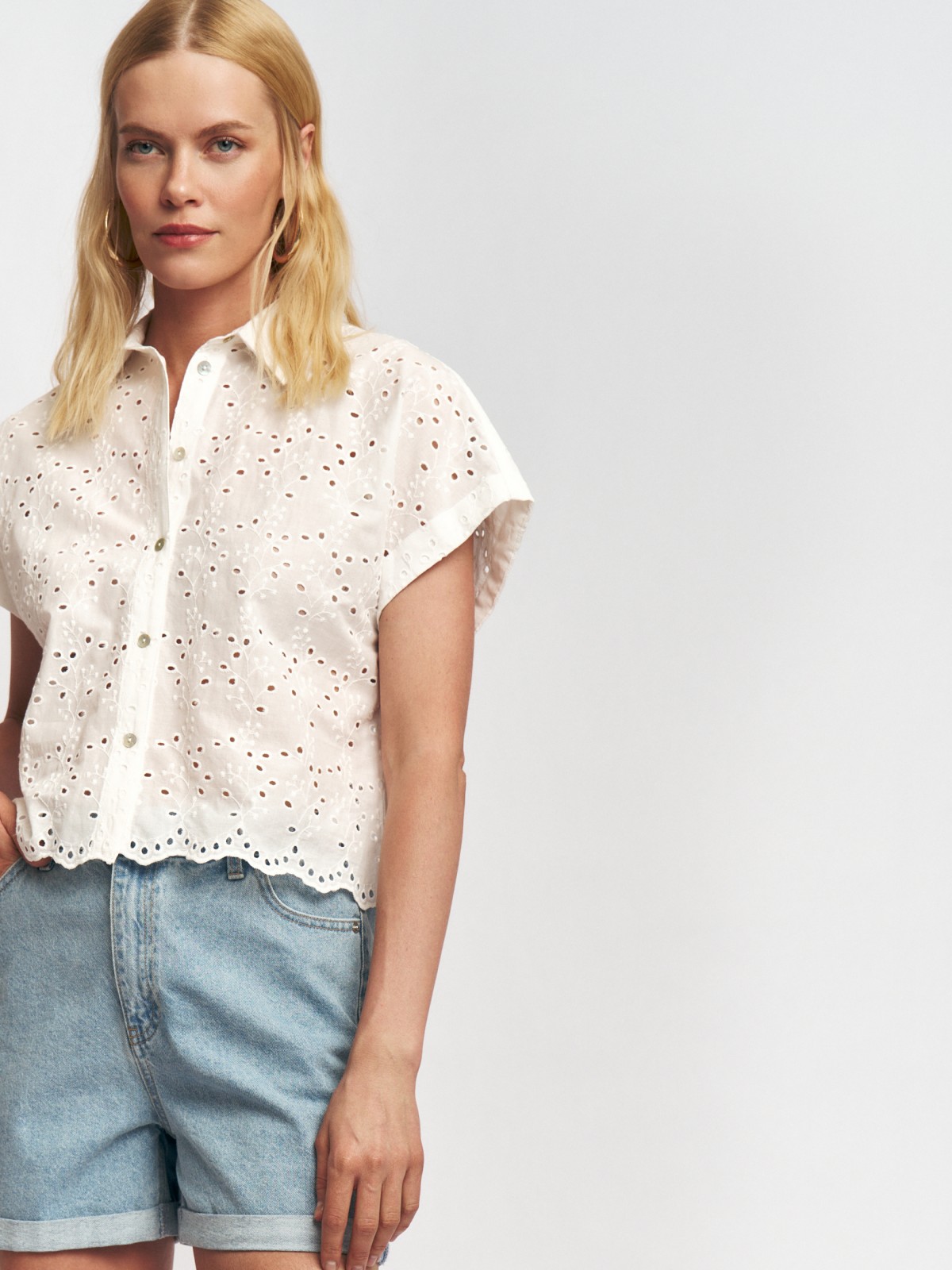 Рубашка из хлопка с вышивкой ришелье и коротким рукавом