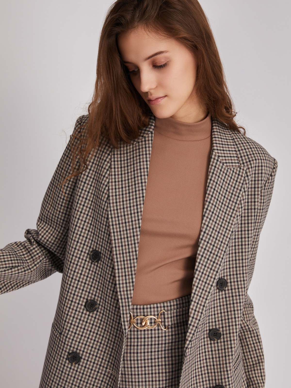 Двубортный жакет приталенного силуэта на пуговицах с поясом