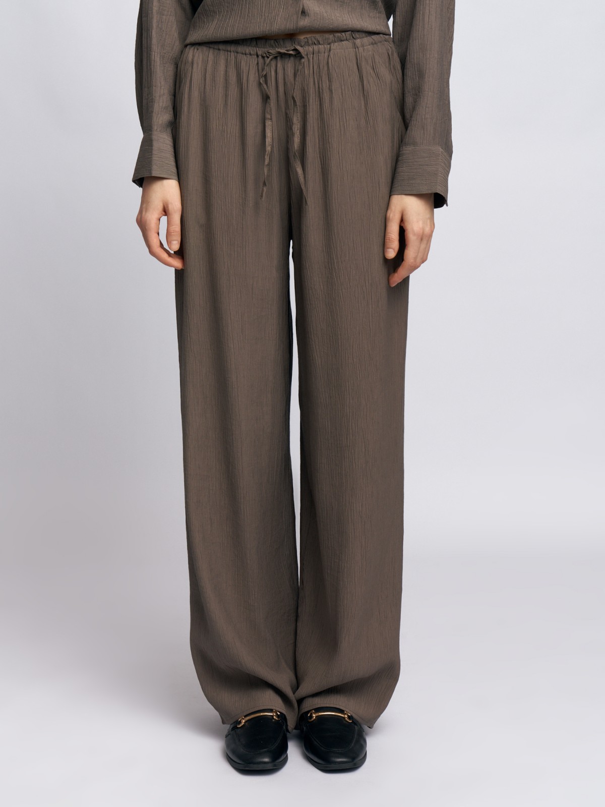 Прямые брюки на резинке с кулиской