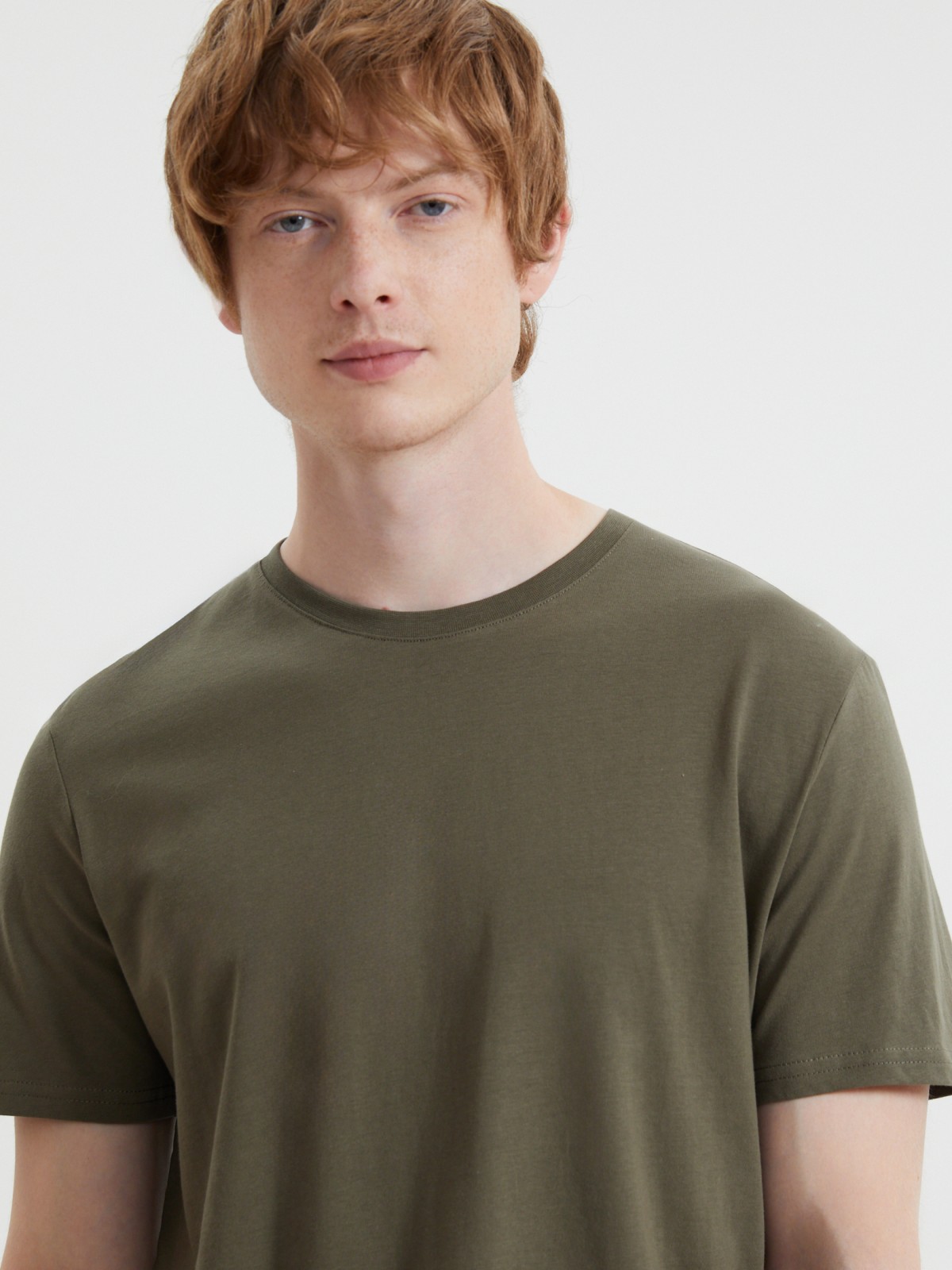 Однотонная базовая футболка из хлопка