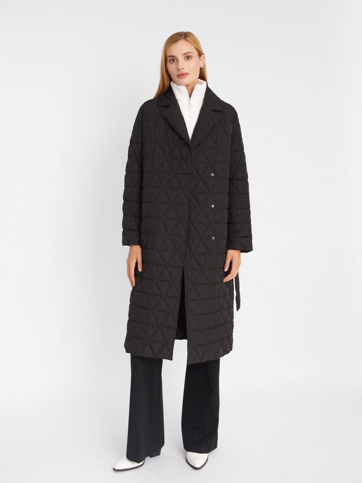 Утеплённая стёганая куртка-пальто с отложным воротником и поясом