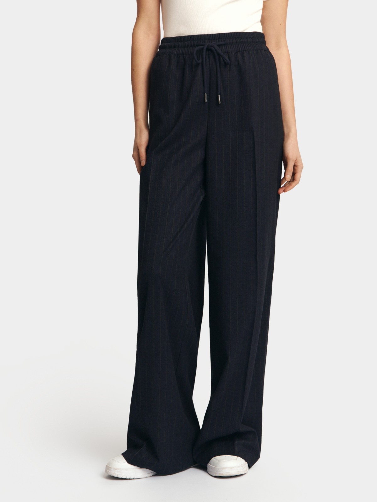 Брюки прямого фасона на резинке со стрелками