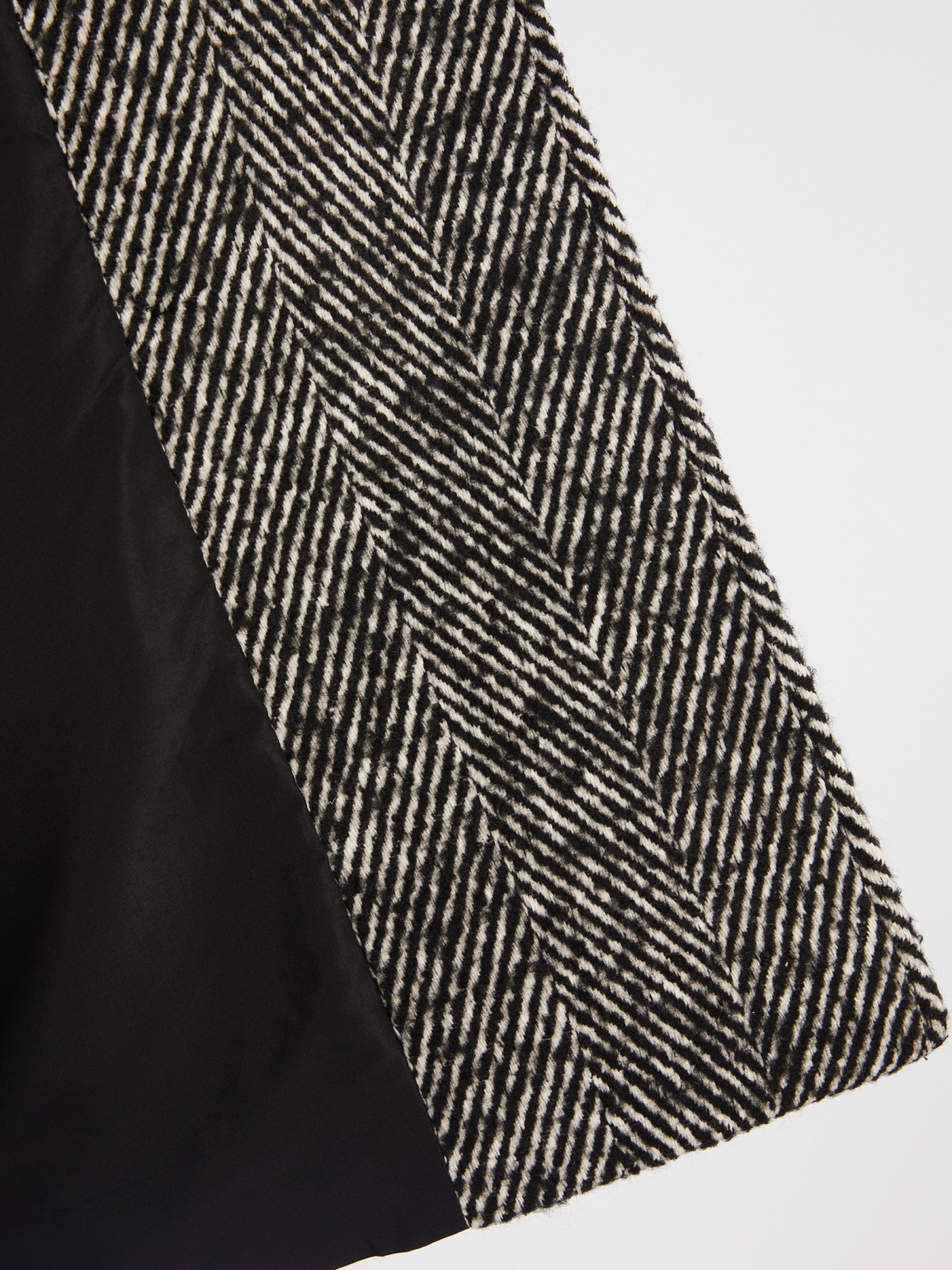 Длинное пальто оверсайз силуэта без утеплителя с узором в полоску zolla 023335807204, цвет черный, размер XS - фото 5