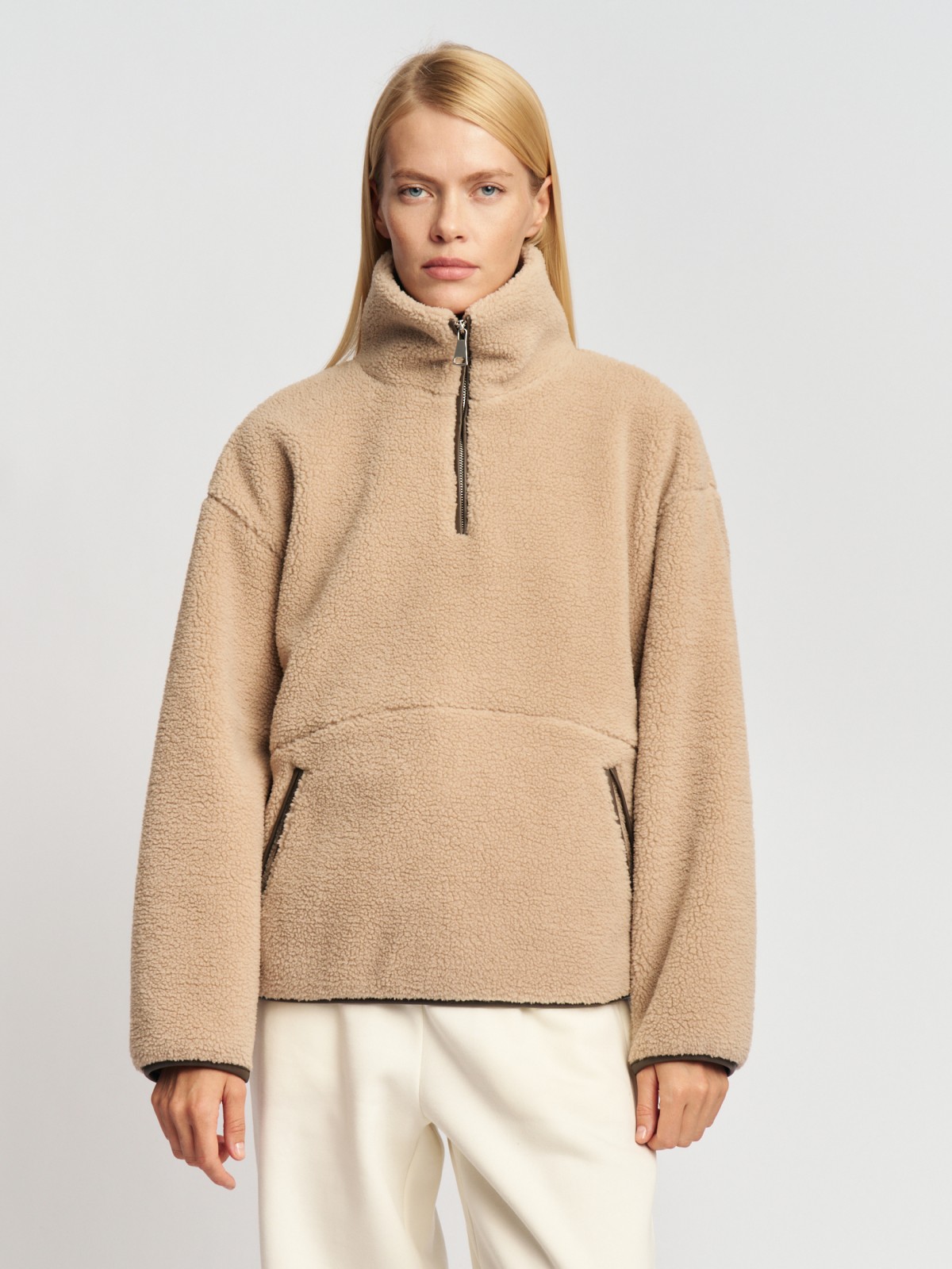 Свитшот из экомеха с воротником-стойкой на молнии