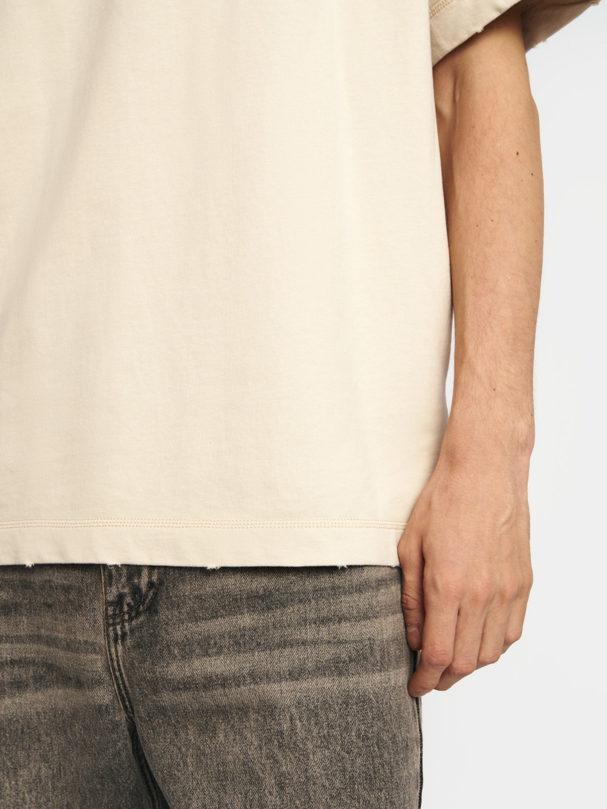 Однотонная базовая футболка из хлопка