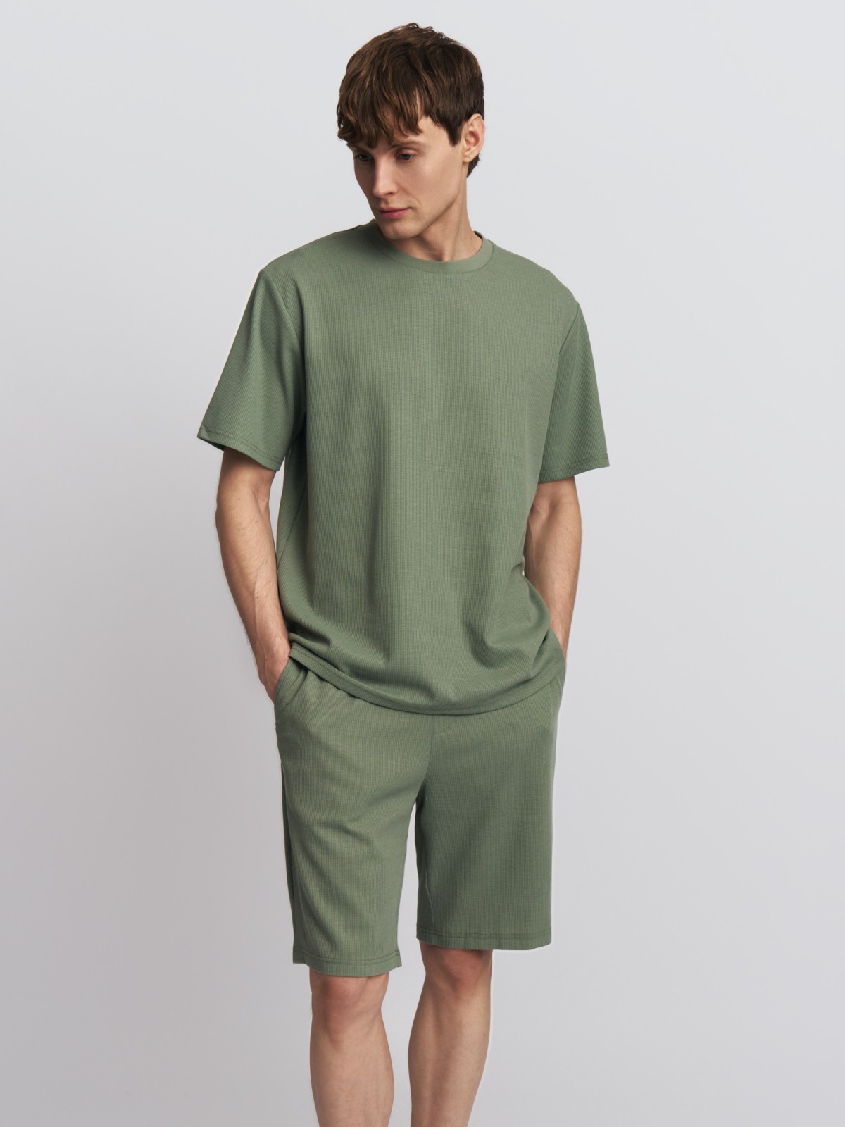 Однотонная футболка с коротким рукавом