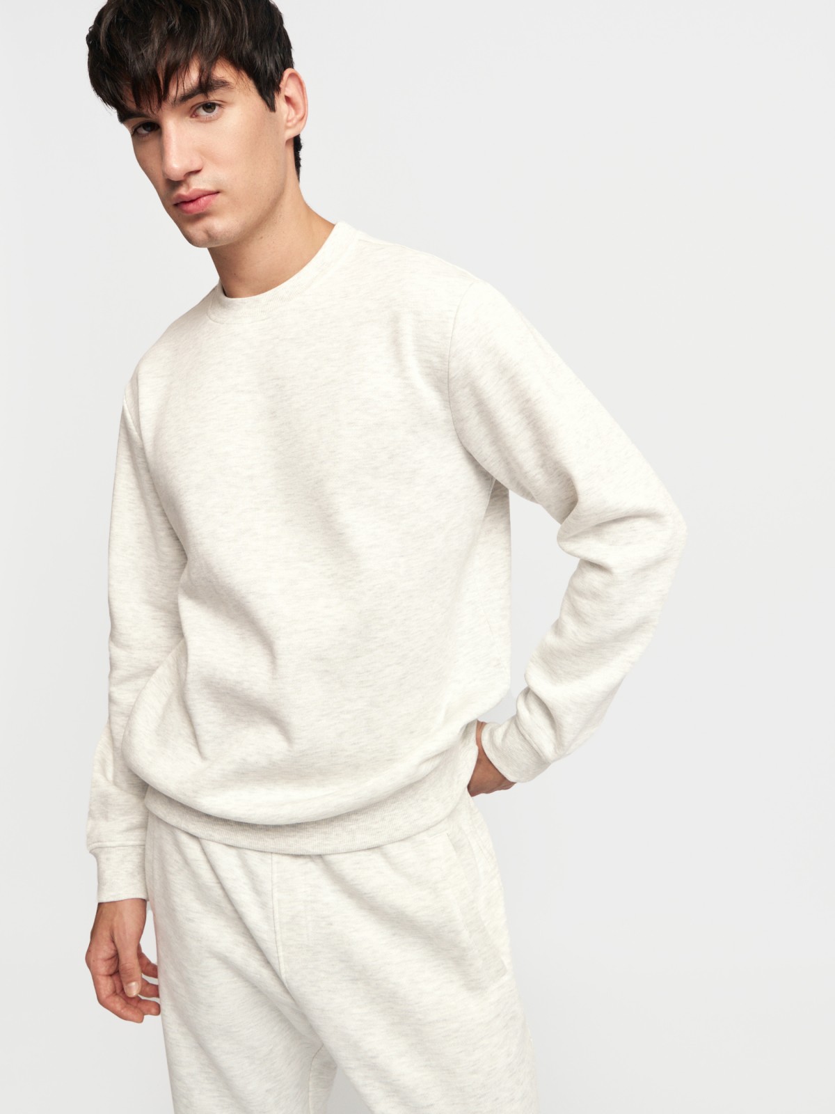 Утеплённый свитшот прямого кроя с длинным рукавом