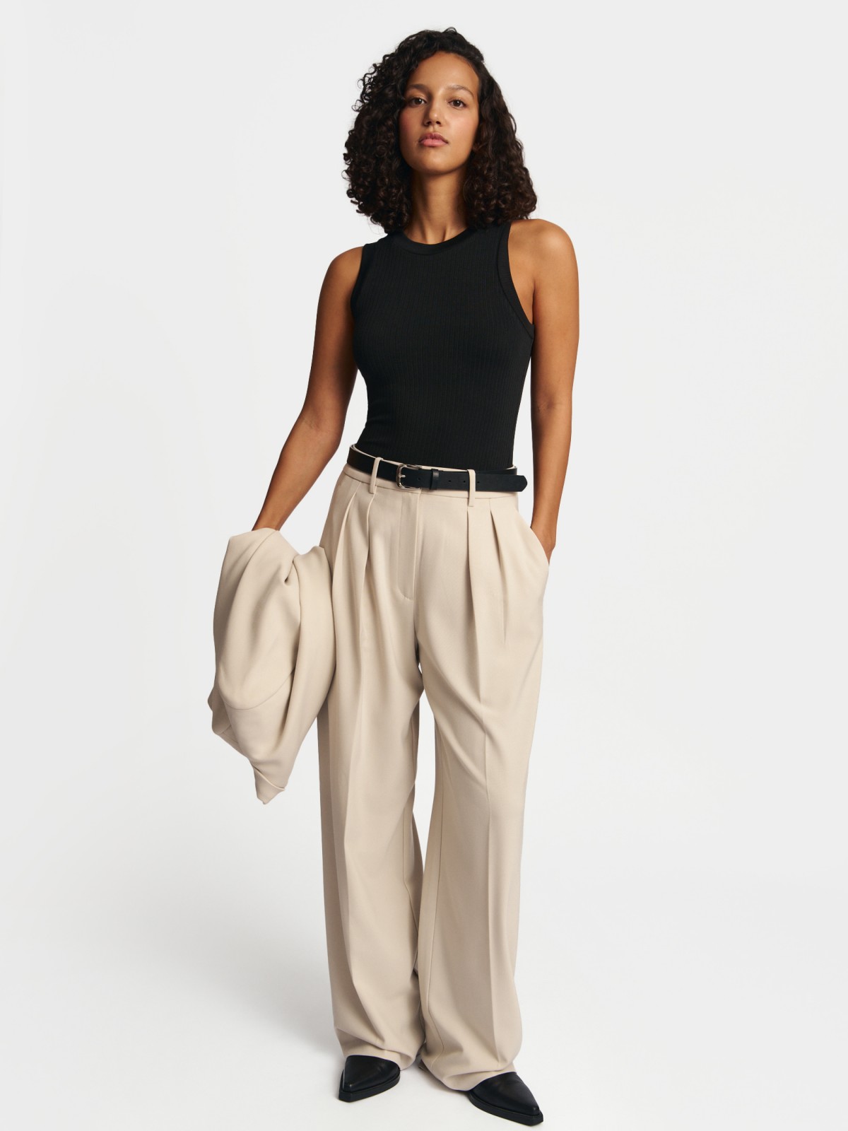 Трикотажный топ без рукавов