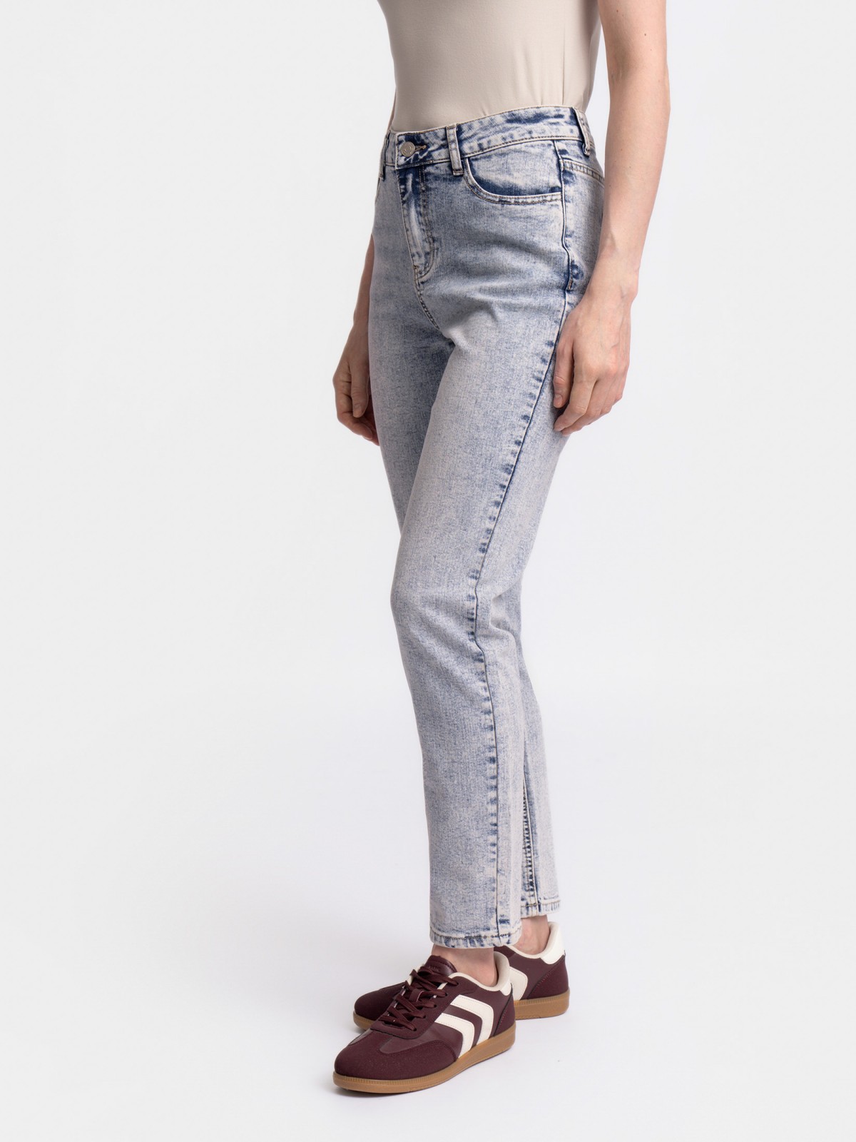 Джинсы силуэта Boyfriend