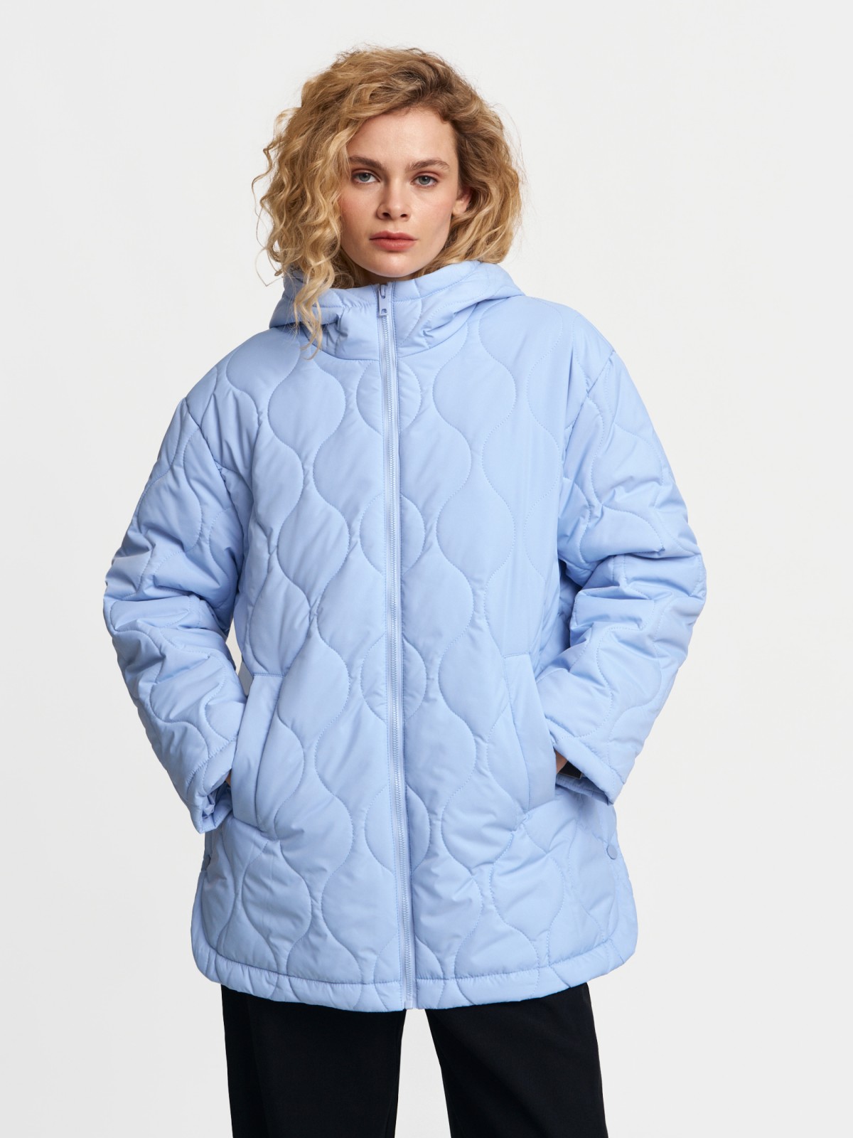 Стёганая куртка с капюшоном на синтепоне