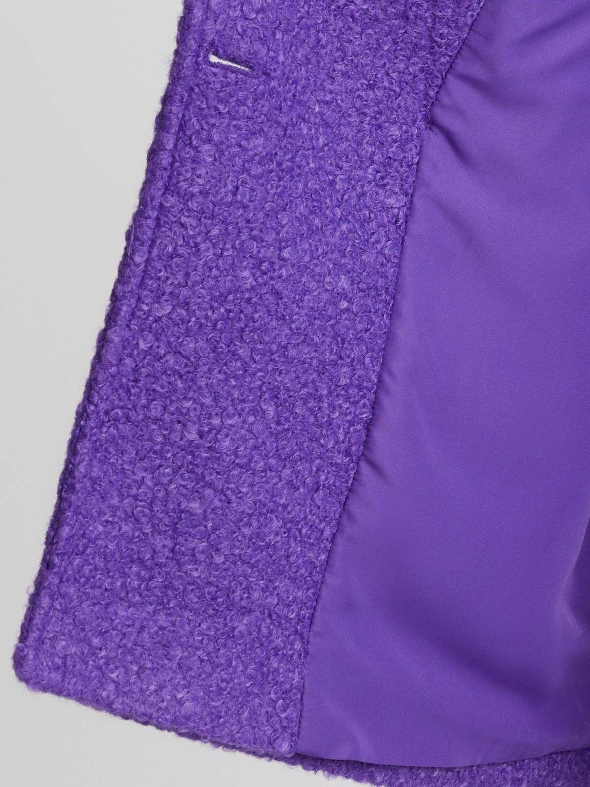 Укороченное пальто из ткани букле без утеплителя на пуговицах zolla 023335807104, цвет сливовый, размер XS - фото 6