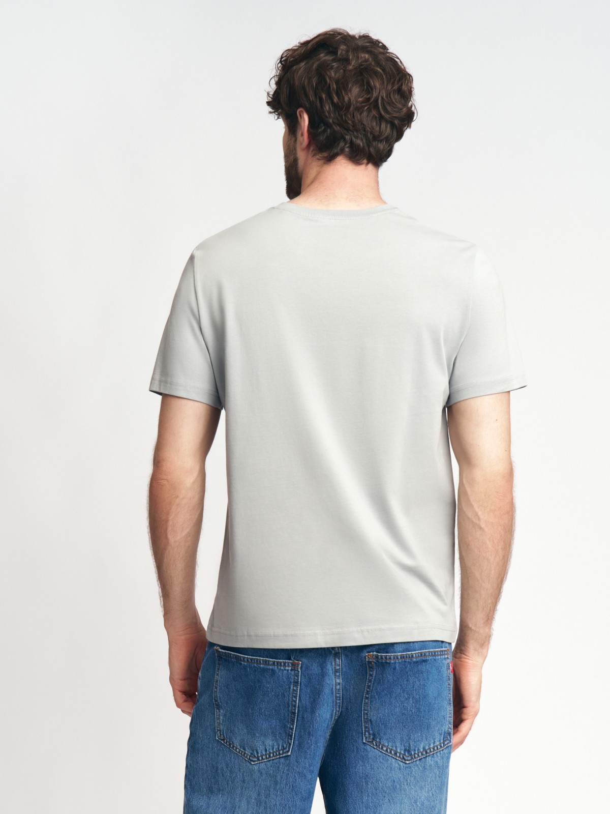 Футболка из хлопка с треугольным вырезом