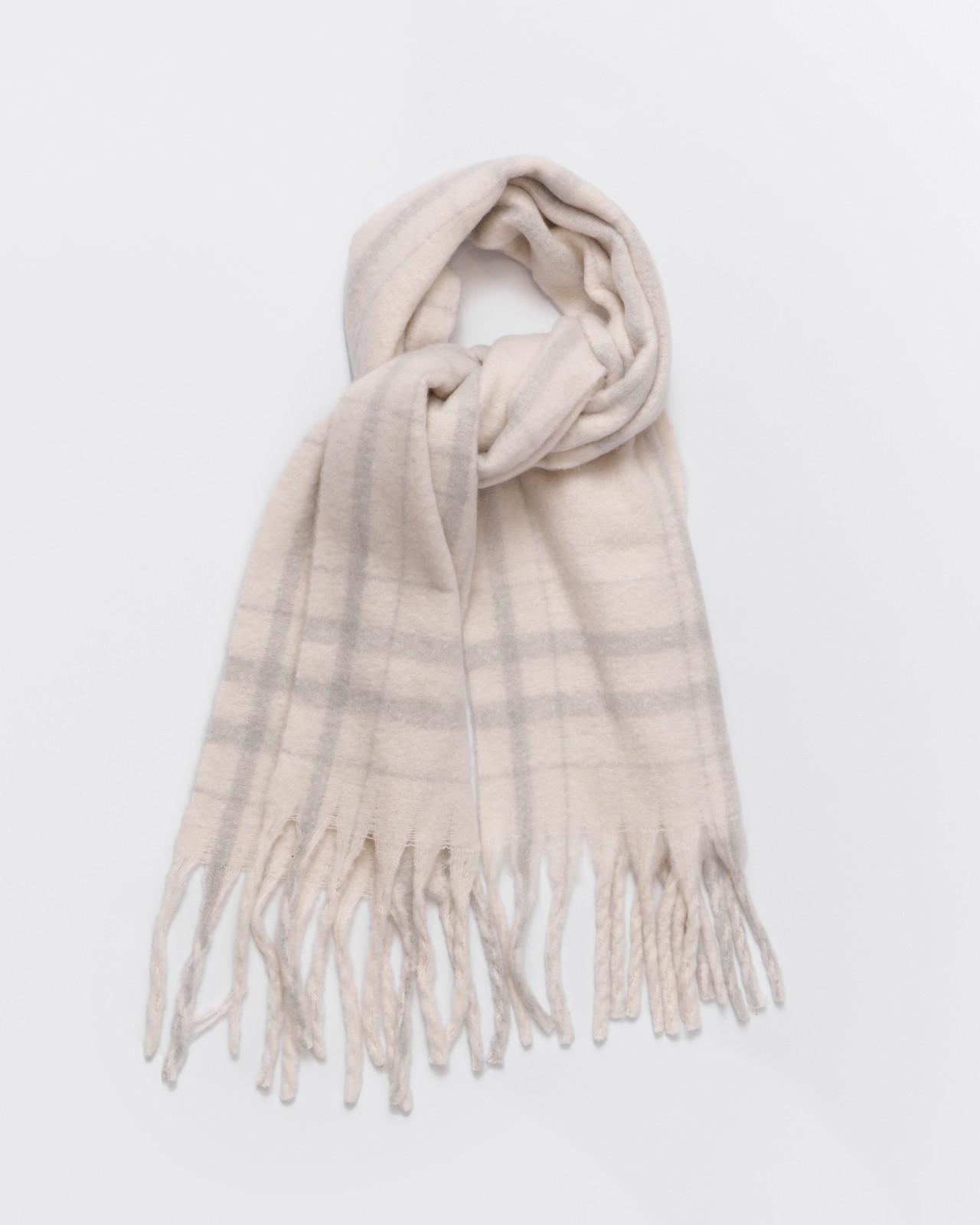 Тёплый шарф в клетку с длинной бахромой