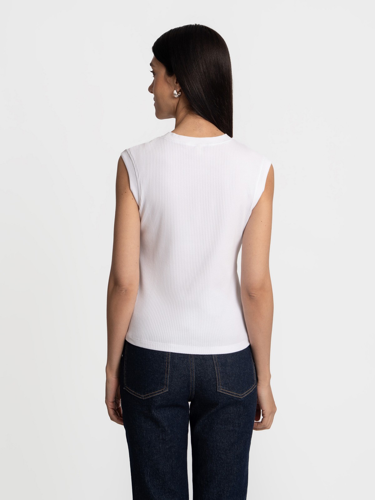 Футболка без рукавов