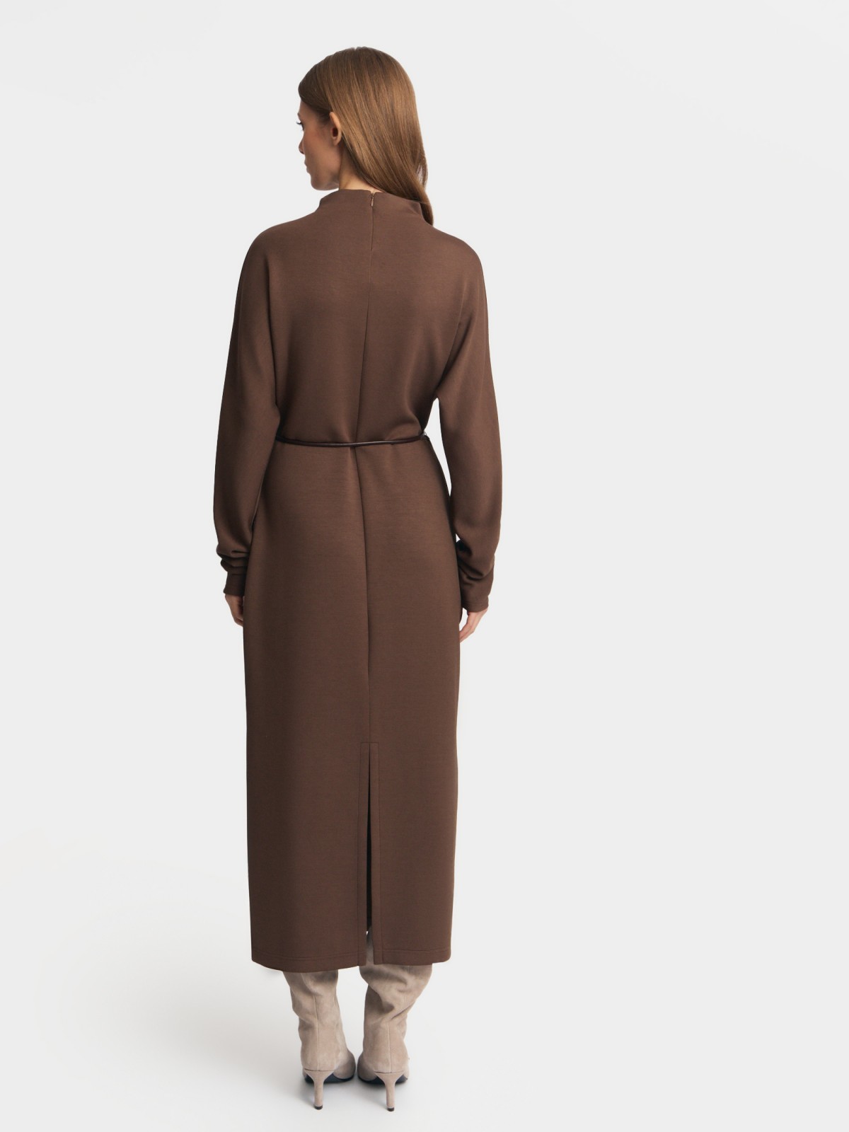 Трикотажное платье миди с поясом