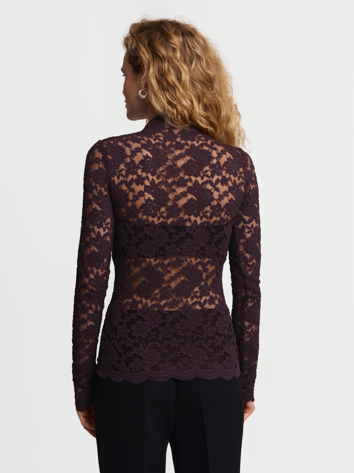 Кружевной лонгслив с длинным рукавом