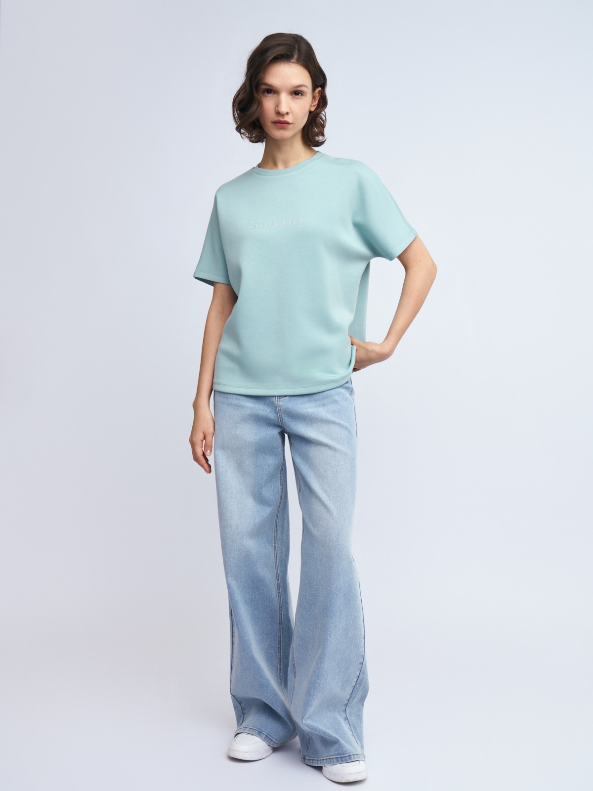 Блузка-футболка из неопрена с принтом-надписью