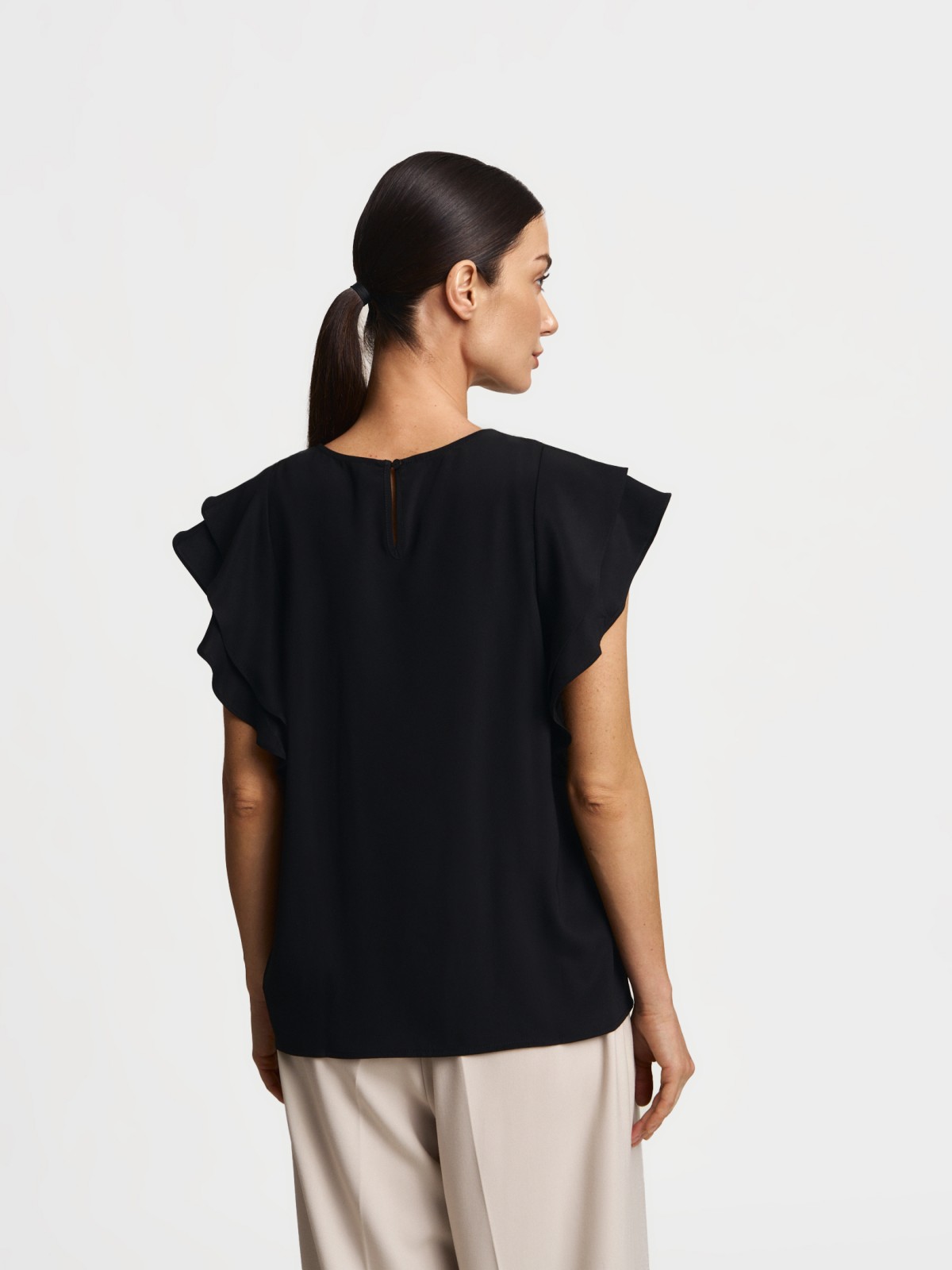 Топ-блузка с воланами на рукавах